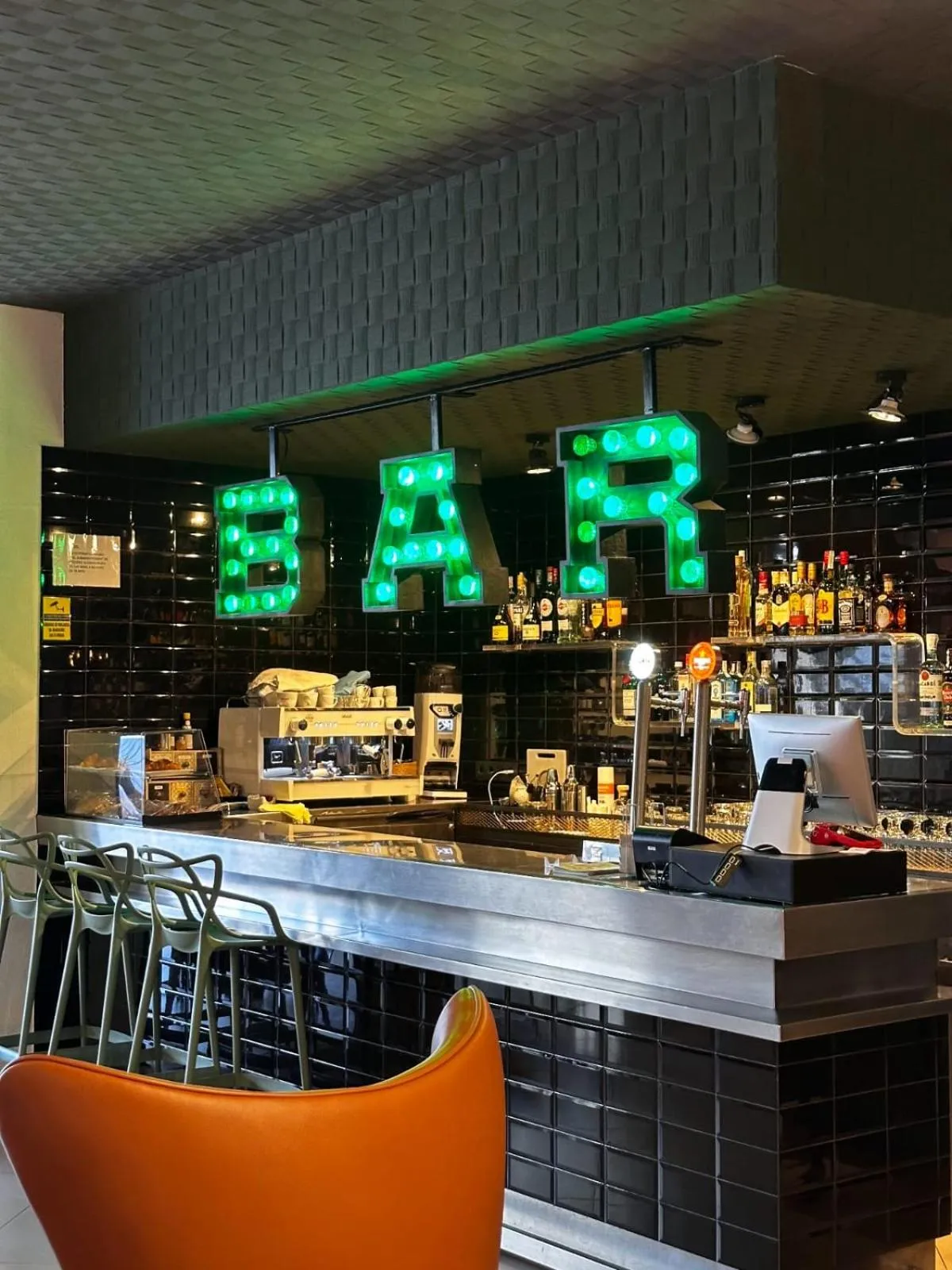 Restaurant/places to eat in New Hotel Colon