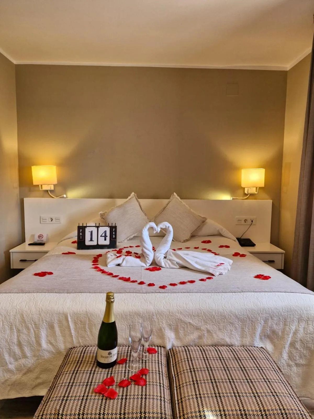 Property building, Bed in New Hotel Colon