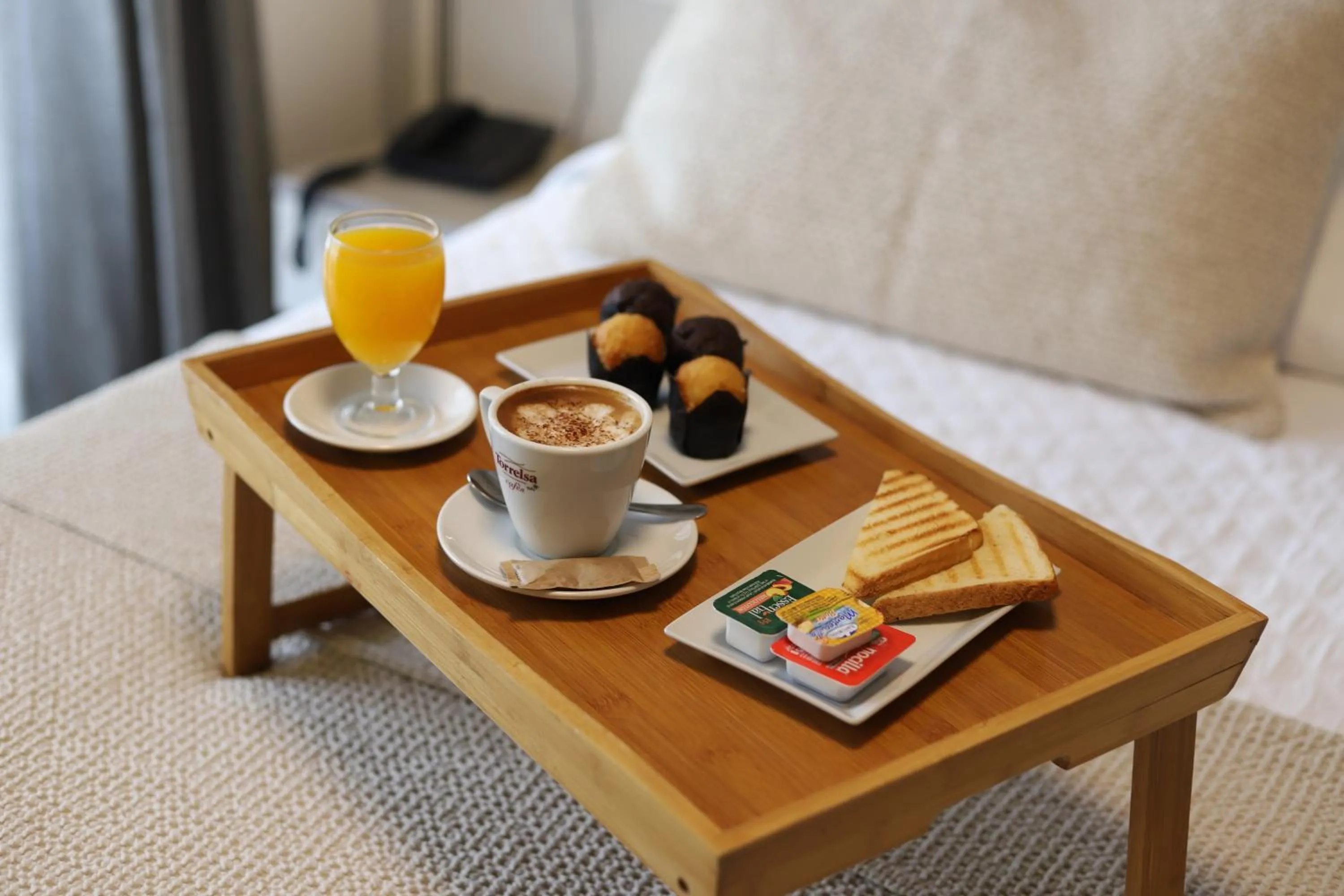 Restaurant/places to eat in New Hotel Colon