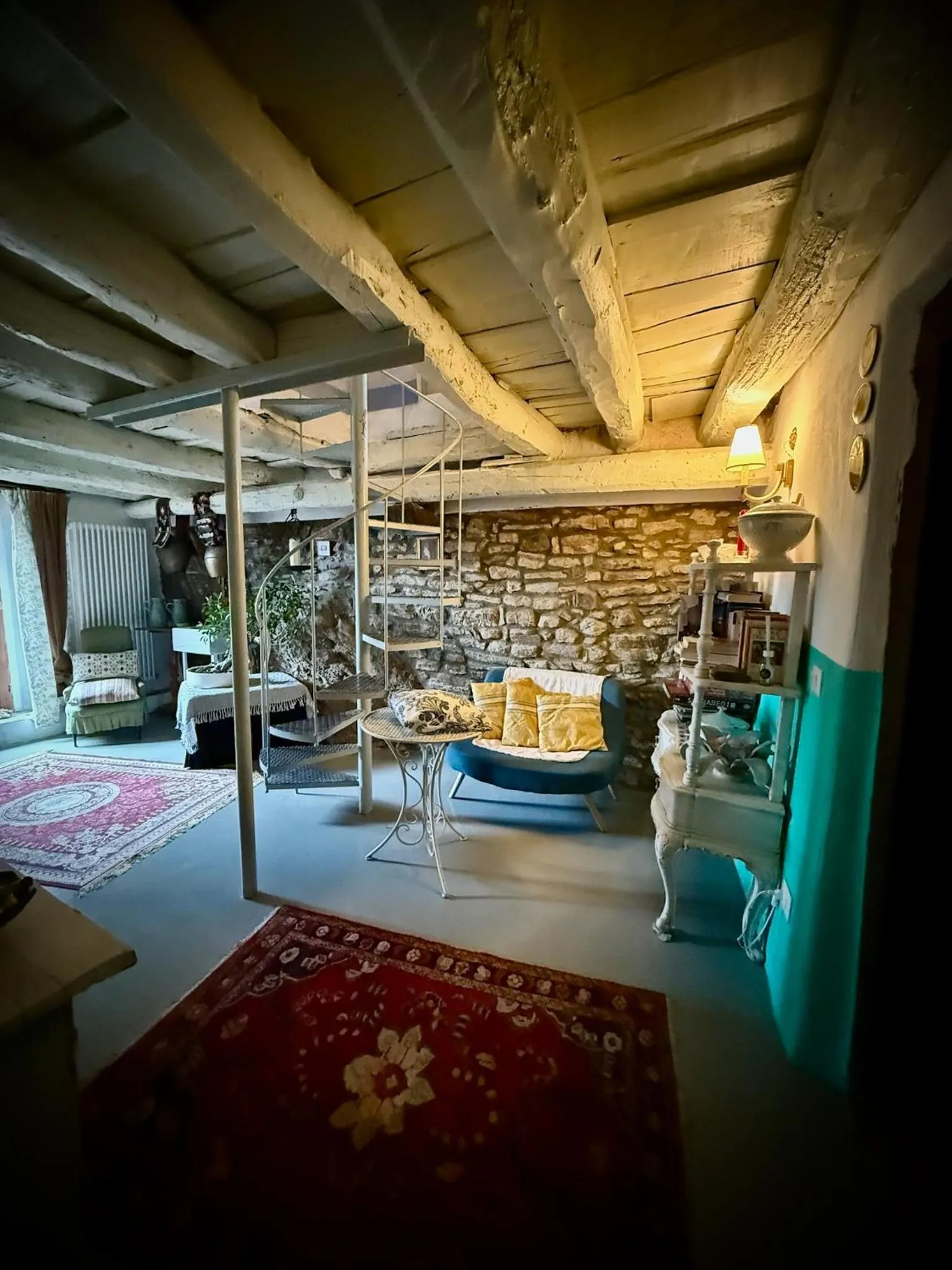 Seating area in Viandanti, Artisti e Sognatori