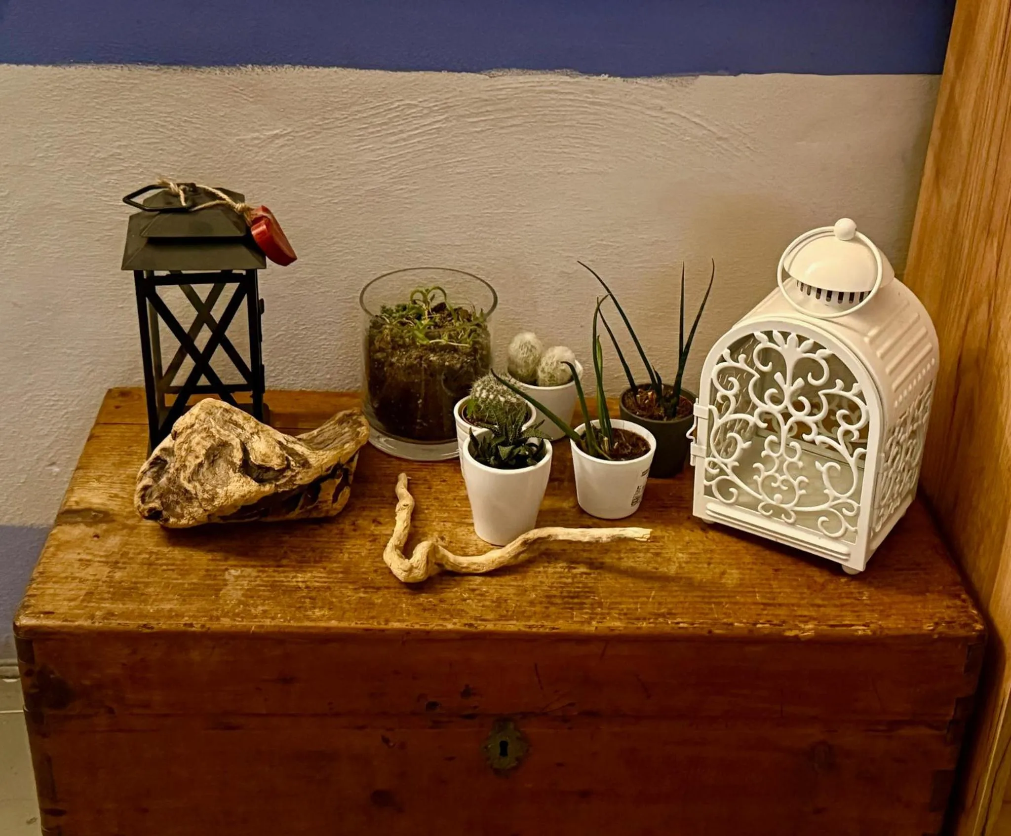 Decorative detail in Viandanti, Artisti e Sognatori