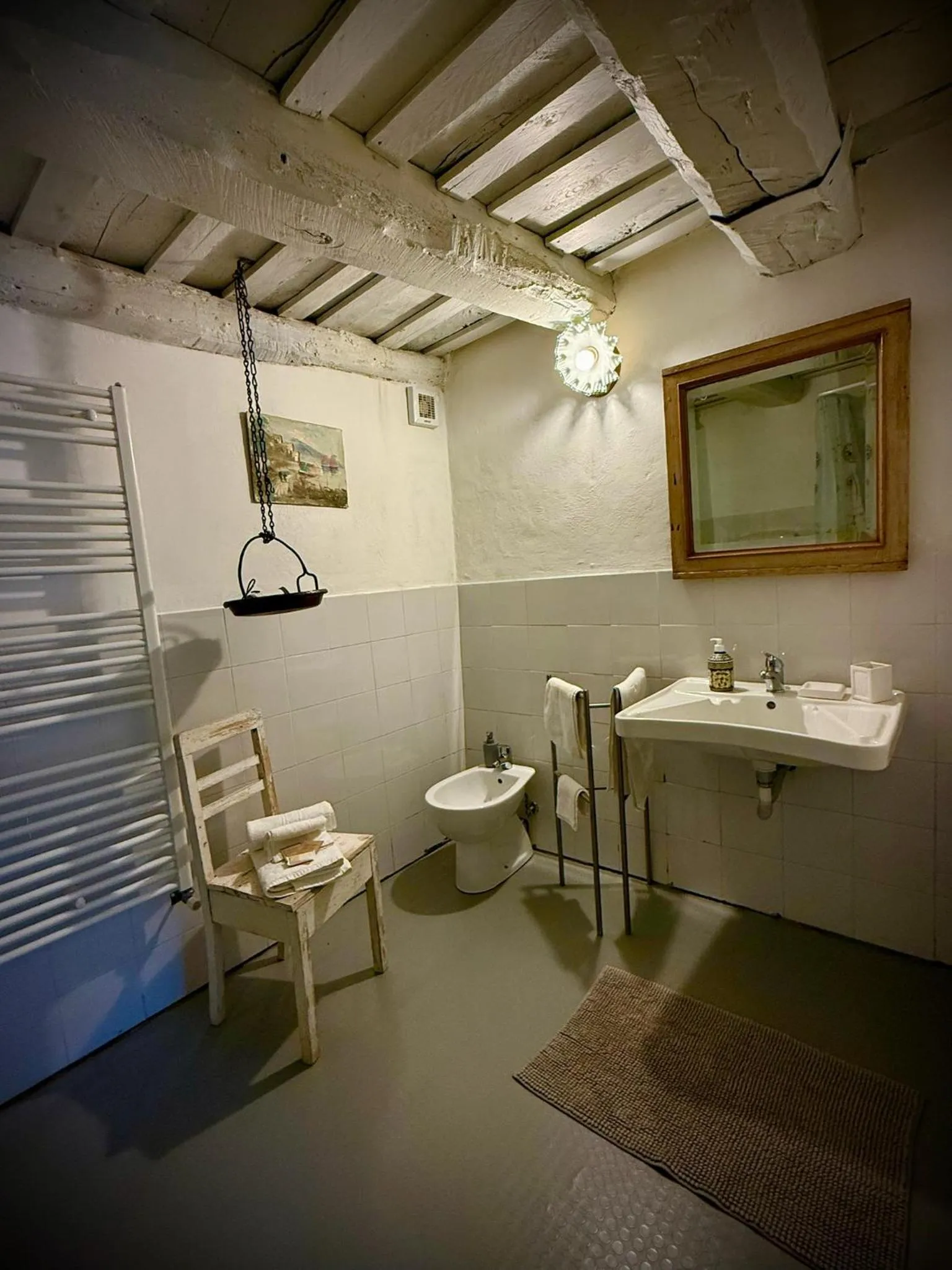 Bathroom in Viandanti, Artisti e Sognatori