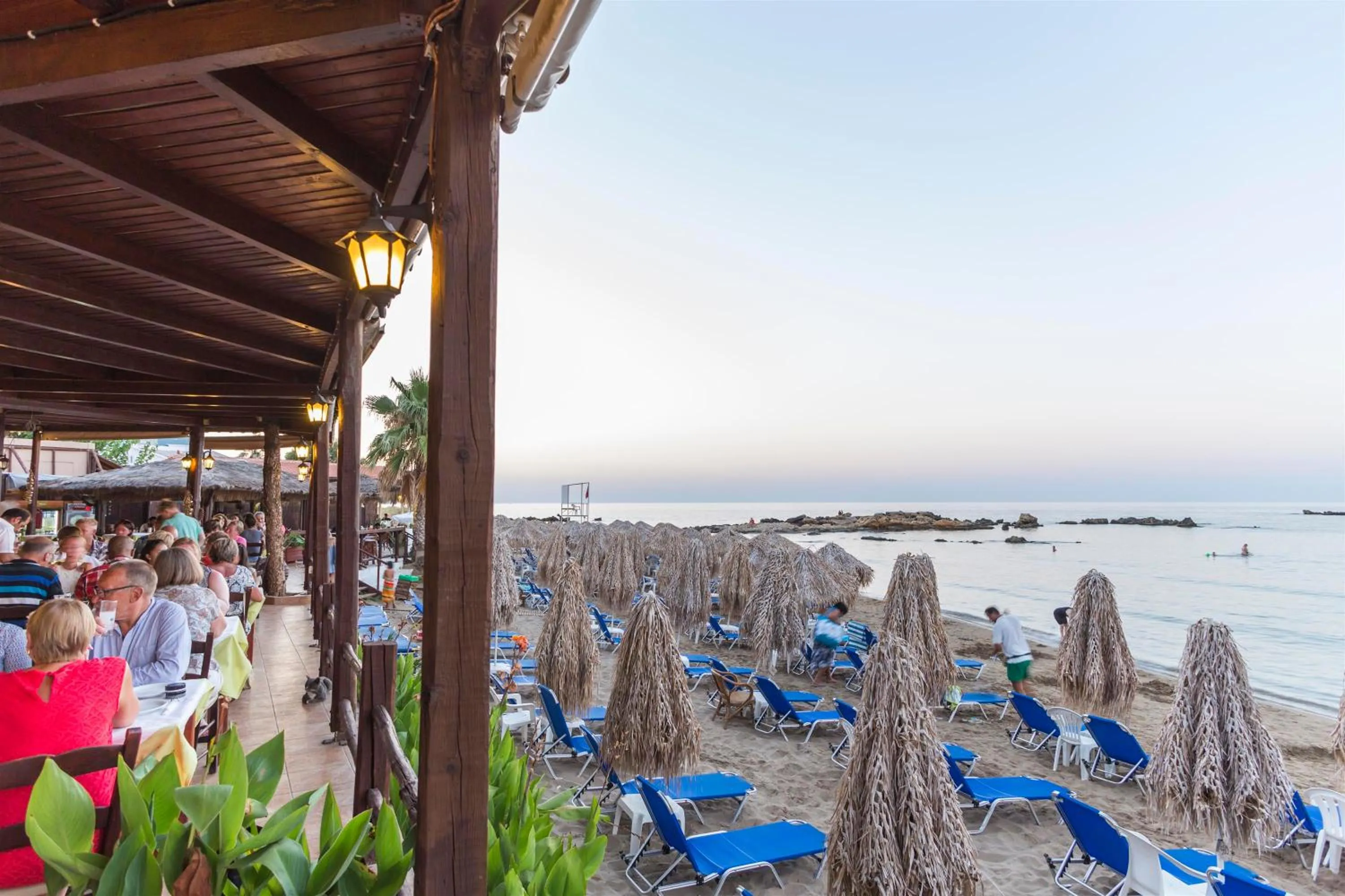 Restaurant/places to eat in Kalamaki Luxury Suites