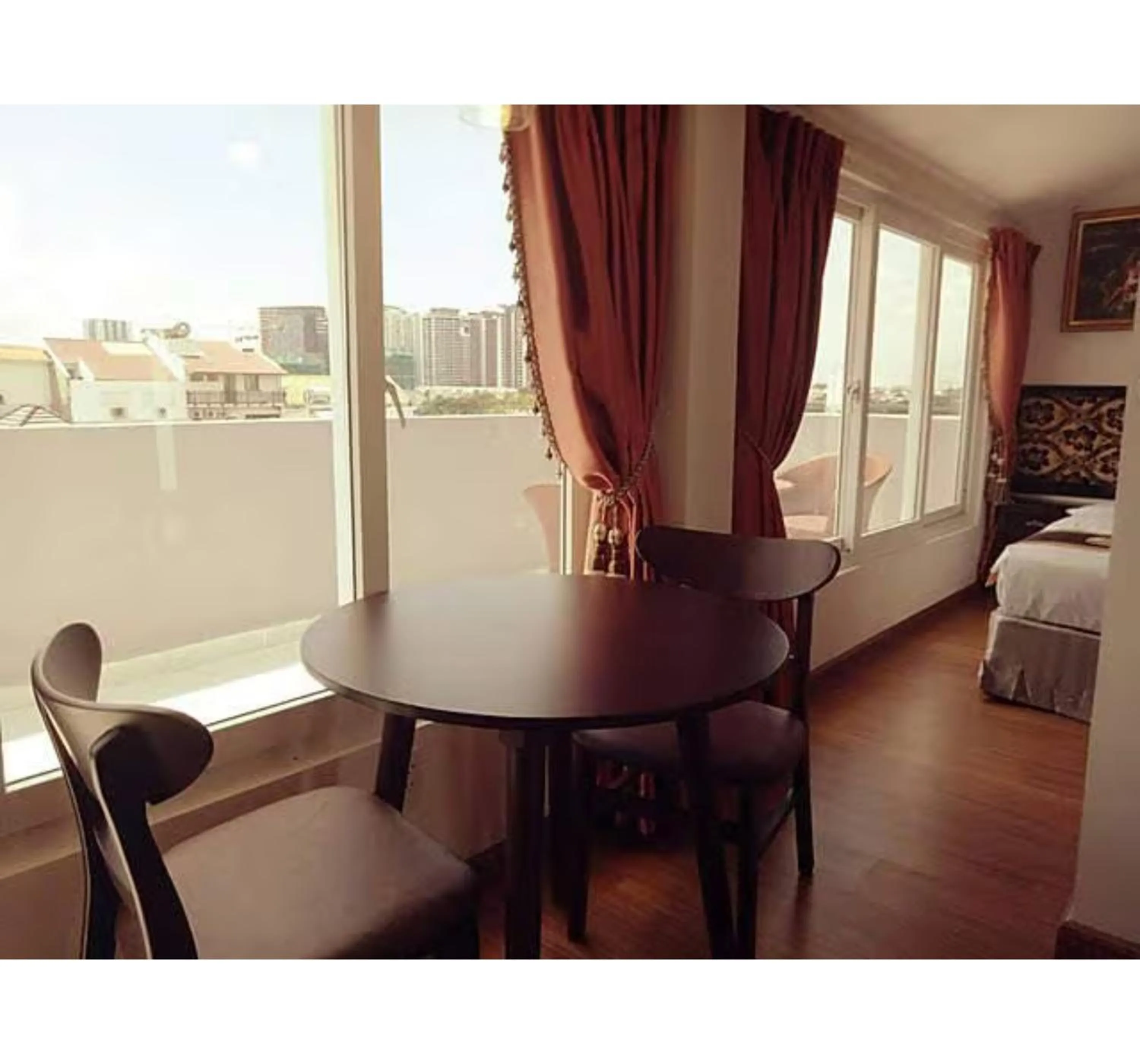 Bedroom, Bed in Collection O Emerald Luxury Apartment - Near SECC