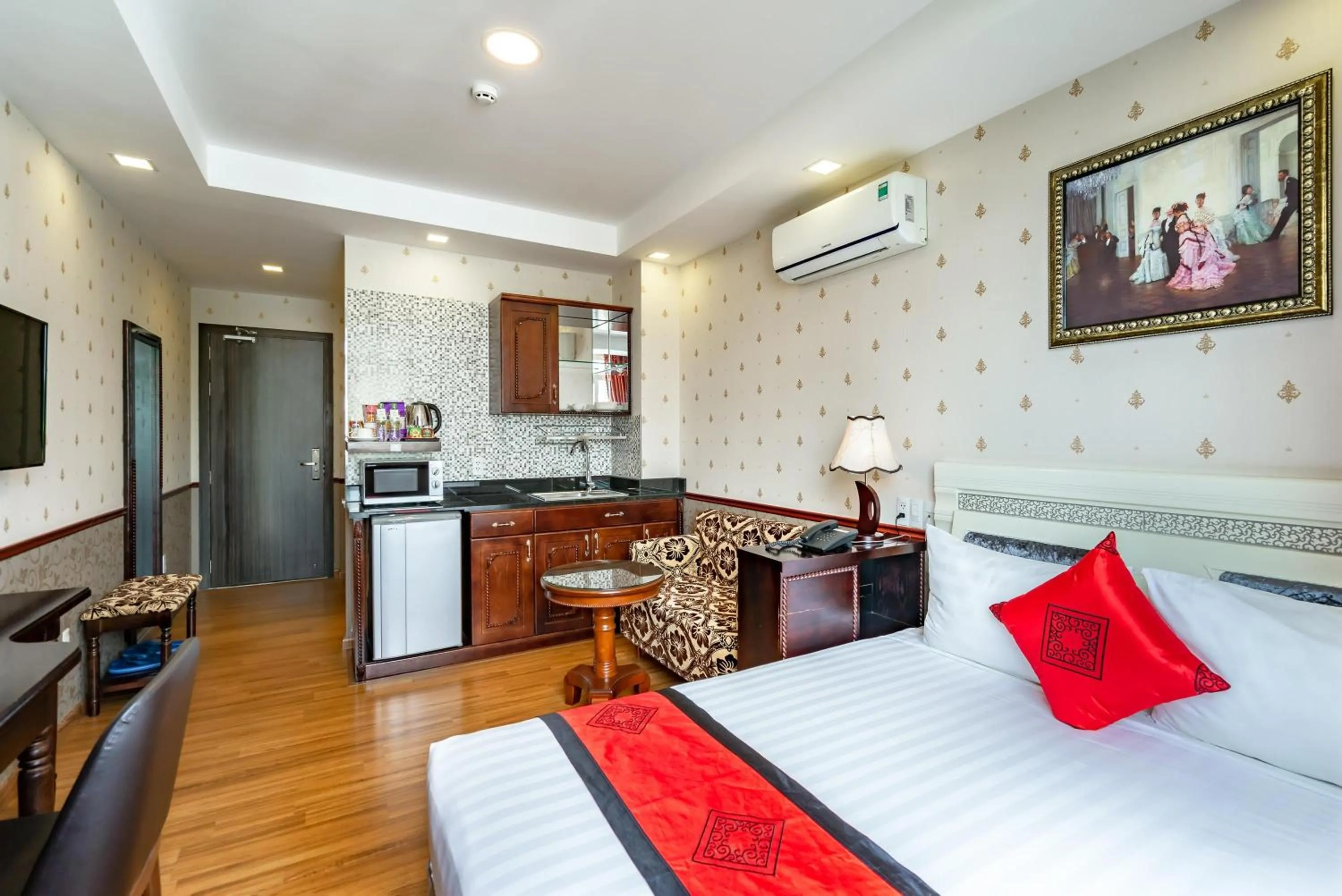 Bedroom, Bed in Collection O Emerald Luxury Apartment - Near SECC