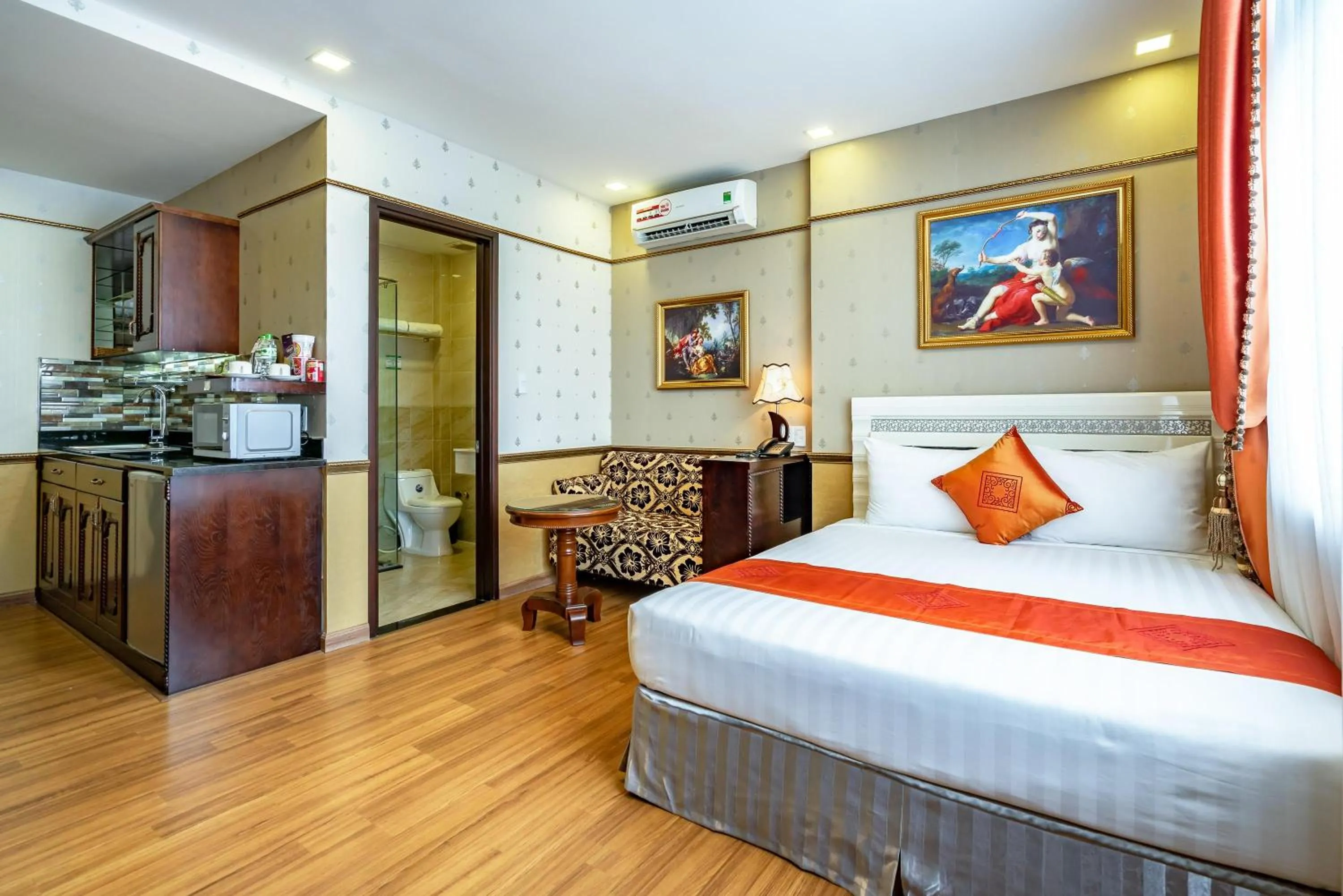 Bedroom, Bed in Collection O Emerald Luxury Apartment - Near SECC