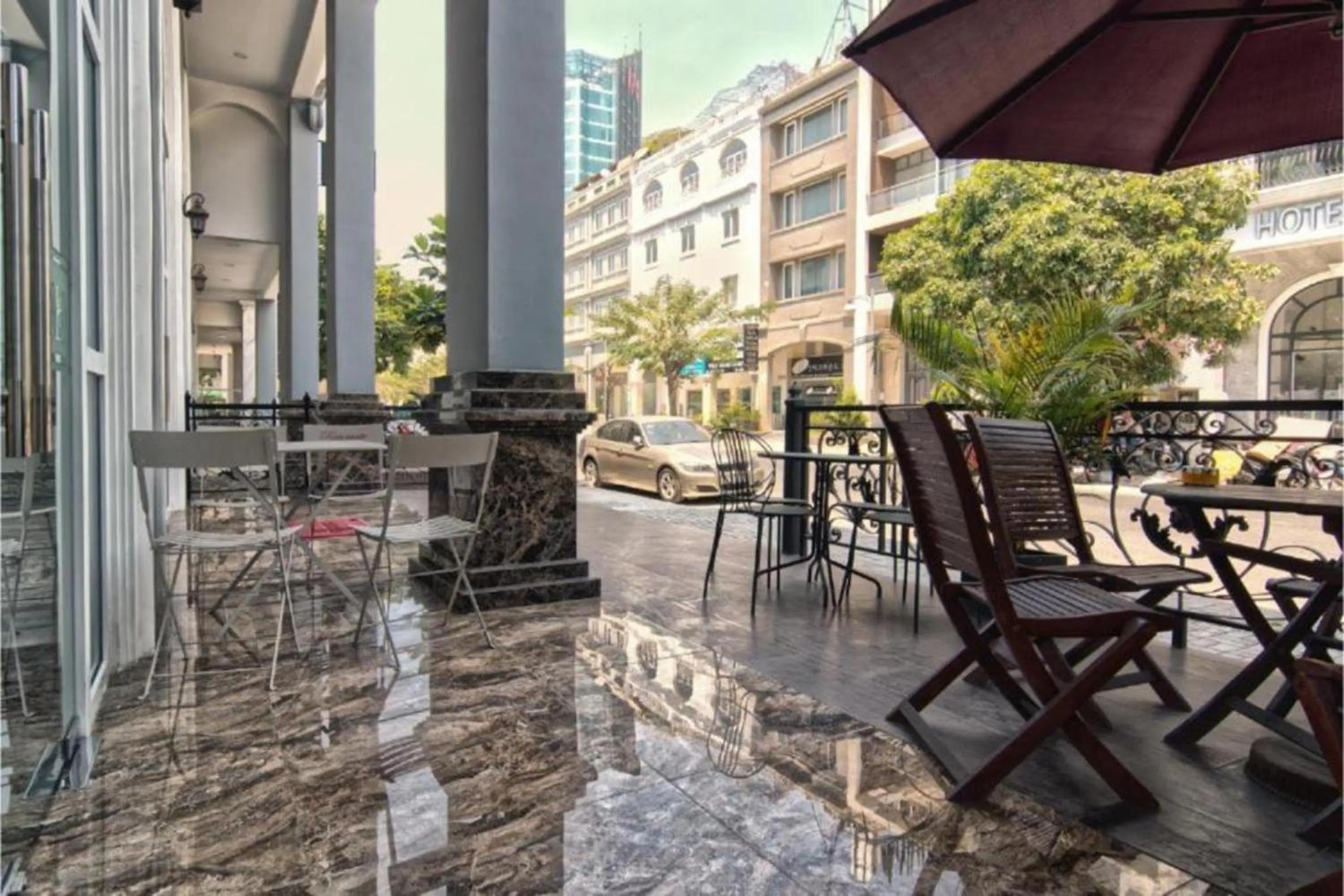 Restaurant/places to eat in Collection O Emerald Luxury Apartment - Near SECC