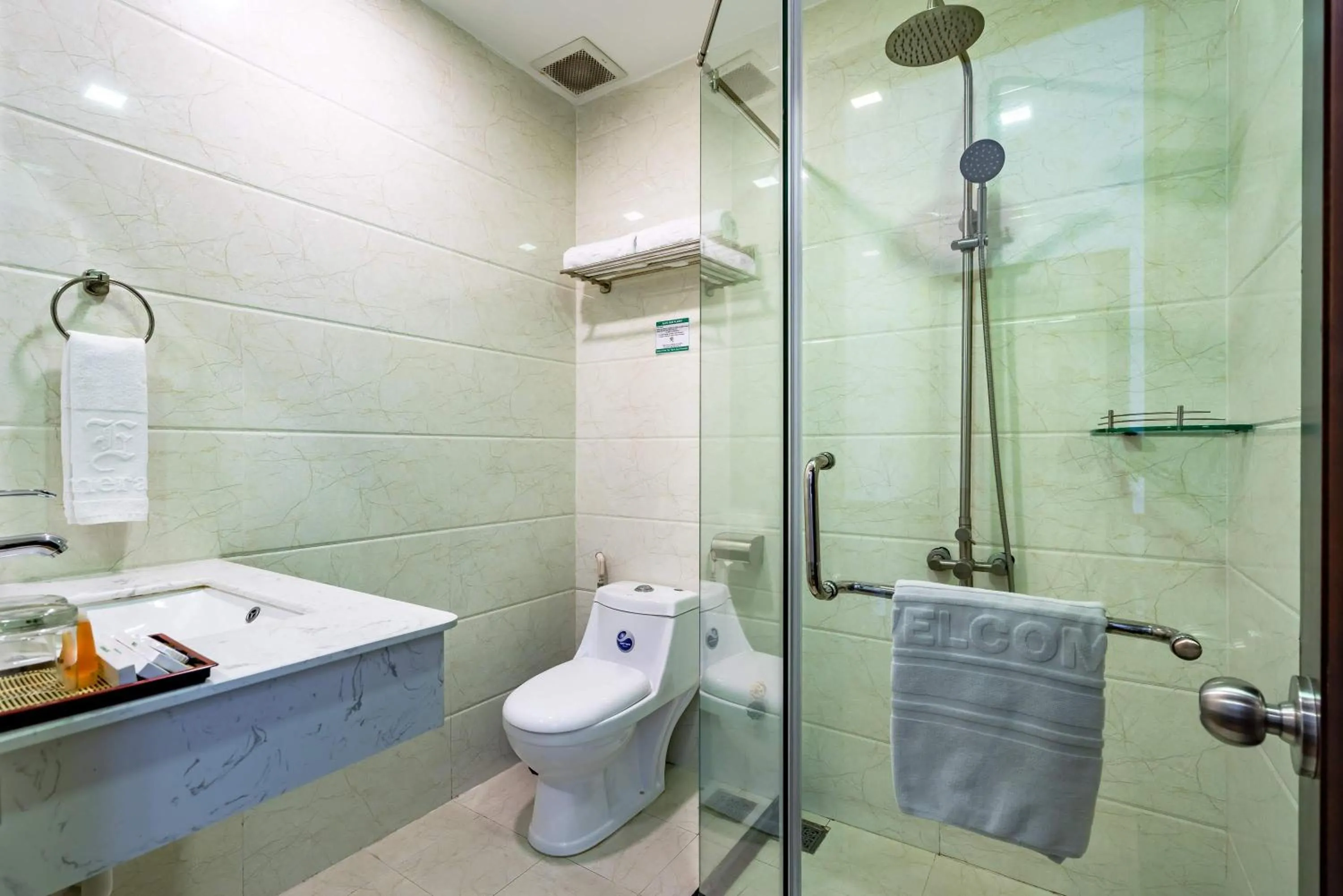 Bathroom in Collection O Emerald Luxury Apartment - Near SECC