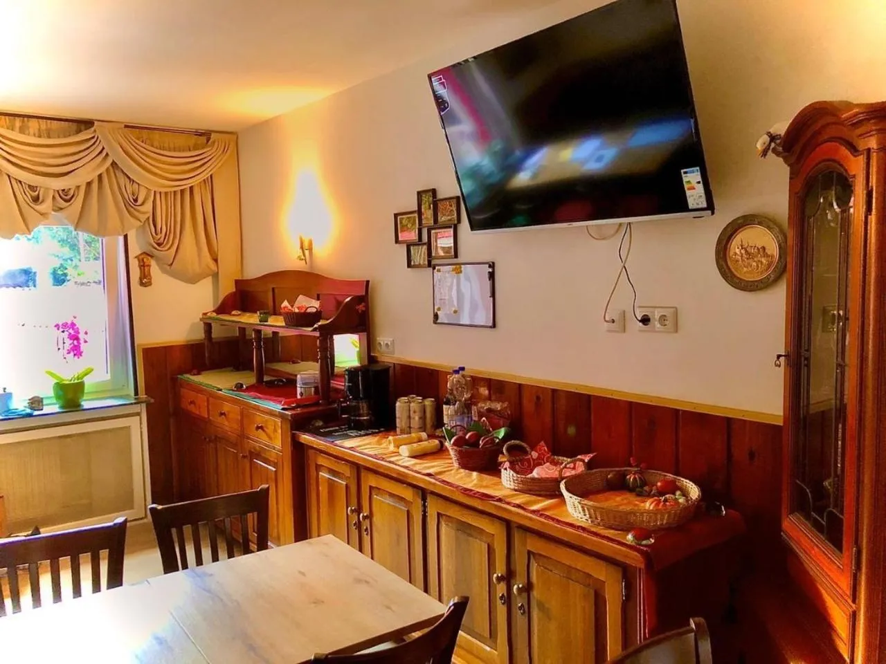 Restaurant/places to eat in Andefu Hotel am Kantpark