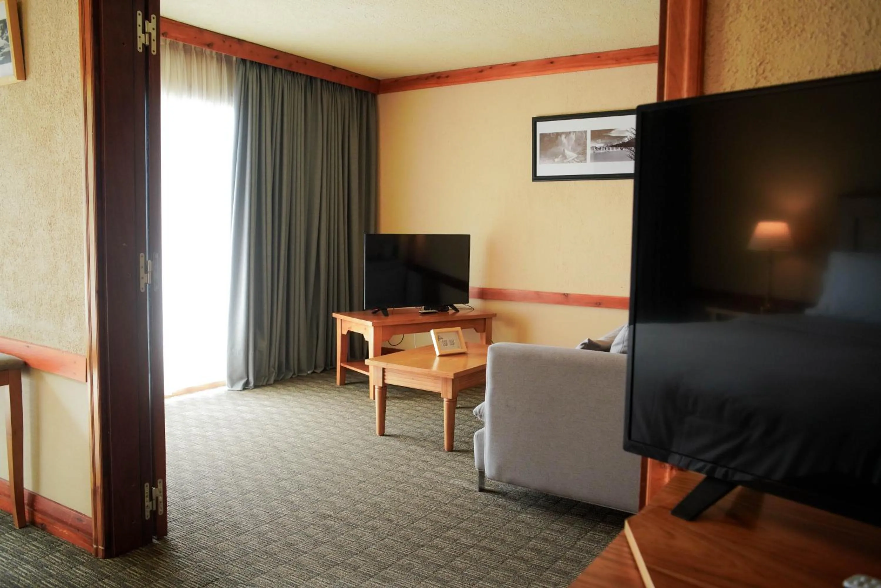 Bedroom in Mirador del Lago Hotel