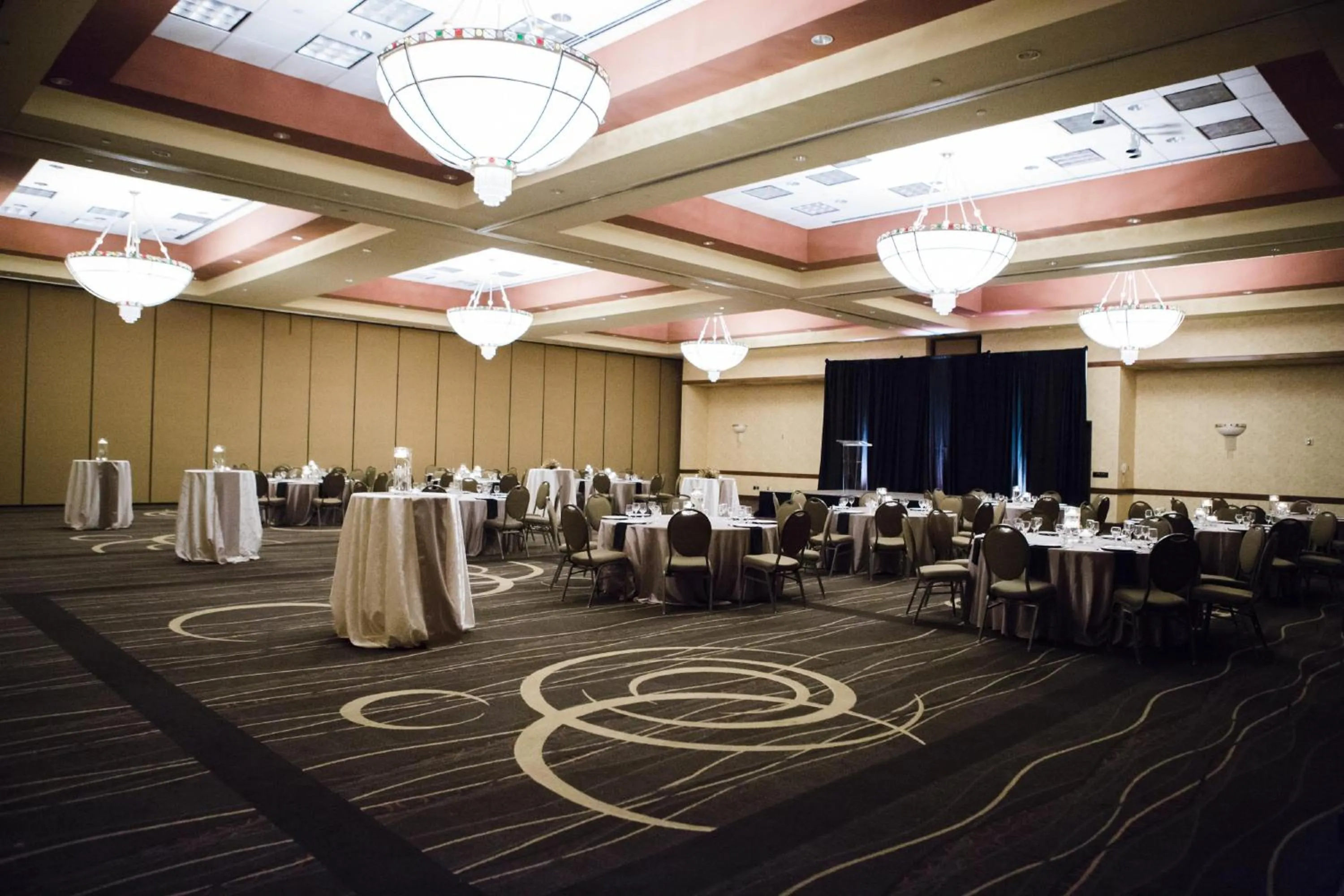 Dining area in Embassy Suites by Hilton Franklin Cool Spring