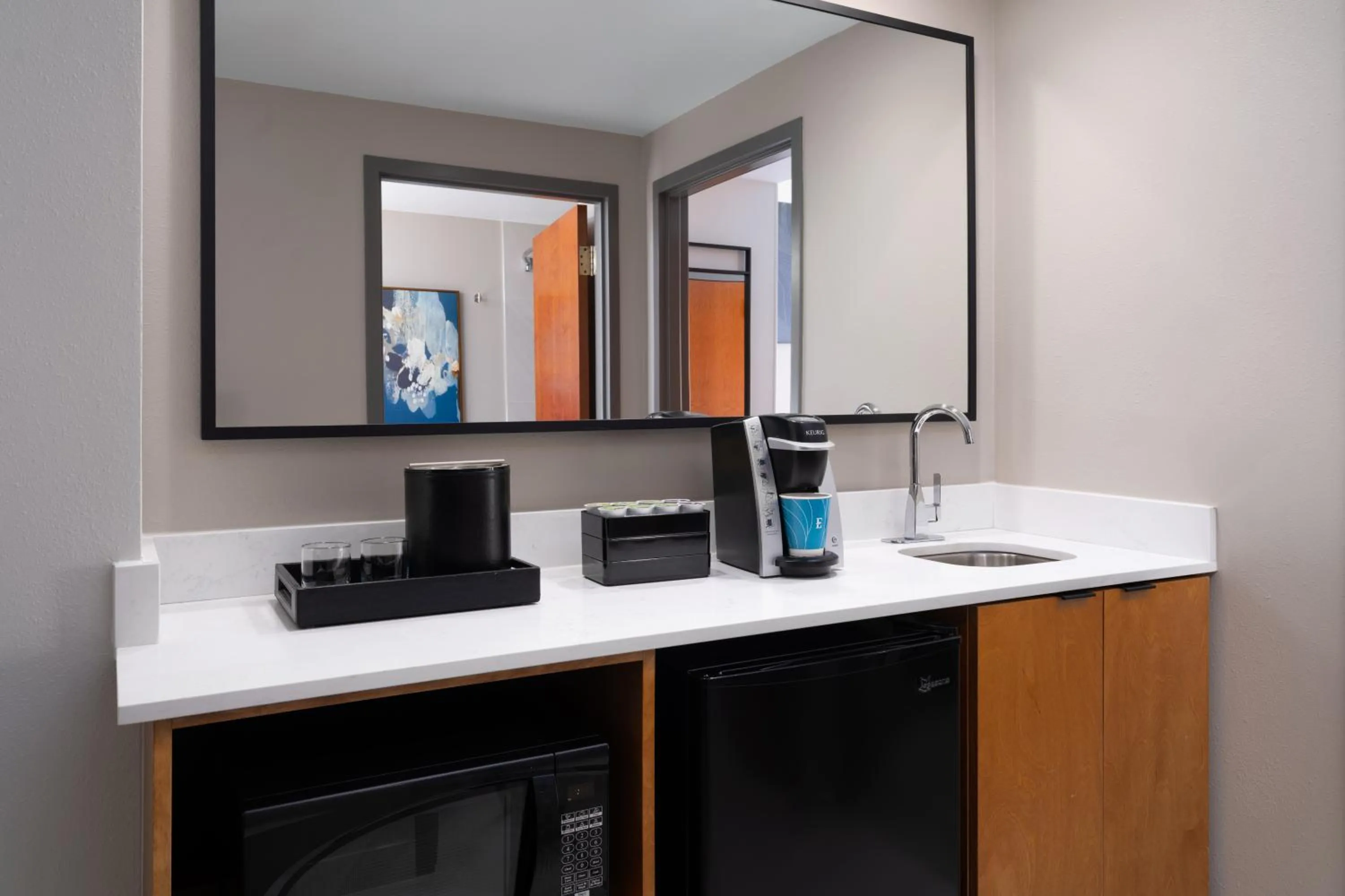 kitchen in Embassy Suites by Hilton Franklin Cool Spring