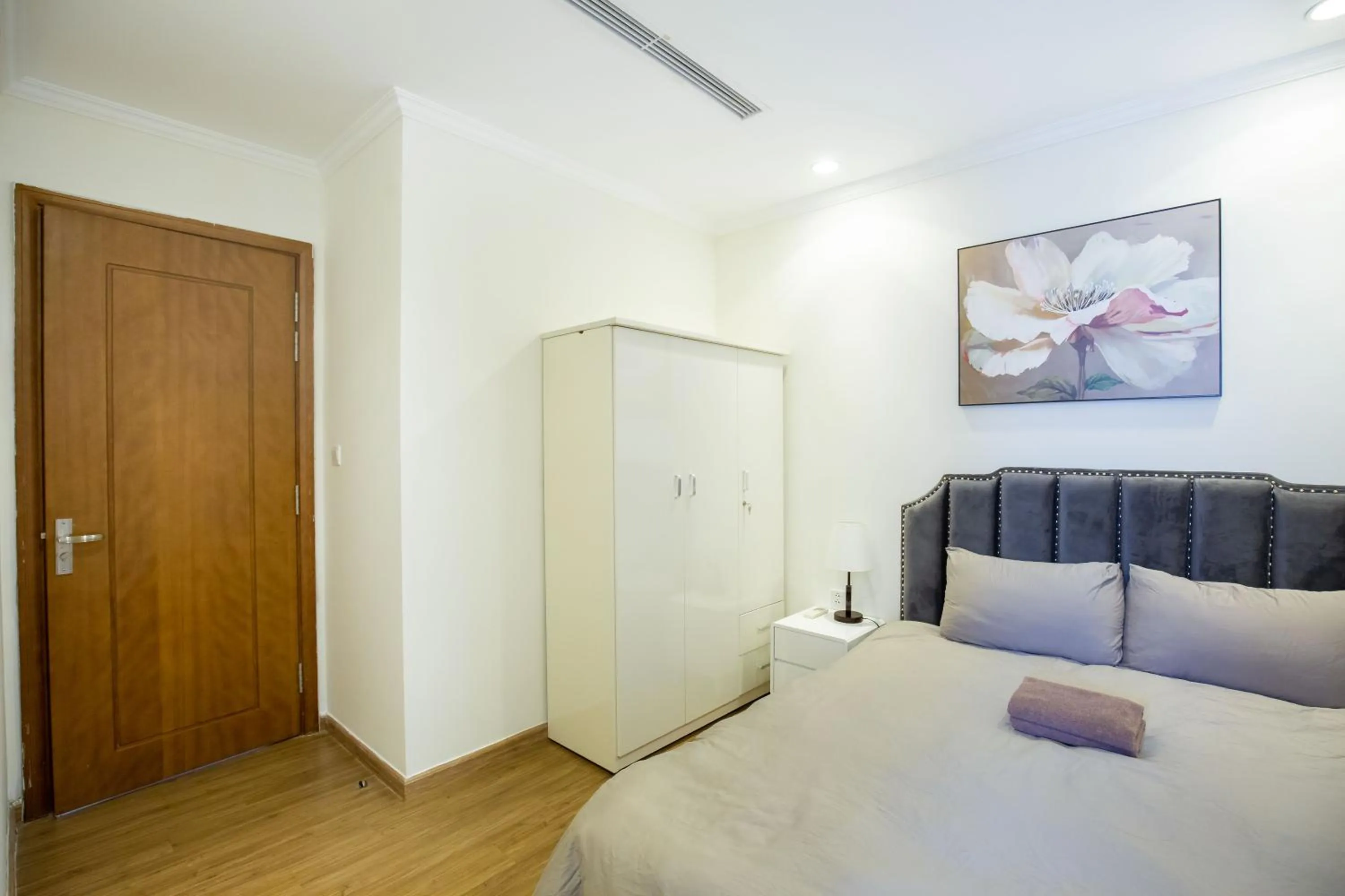 Bed in Full House Times City