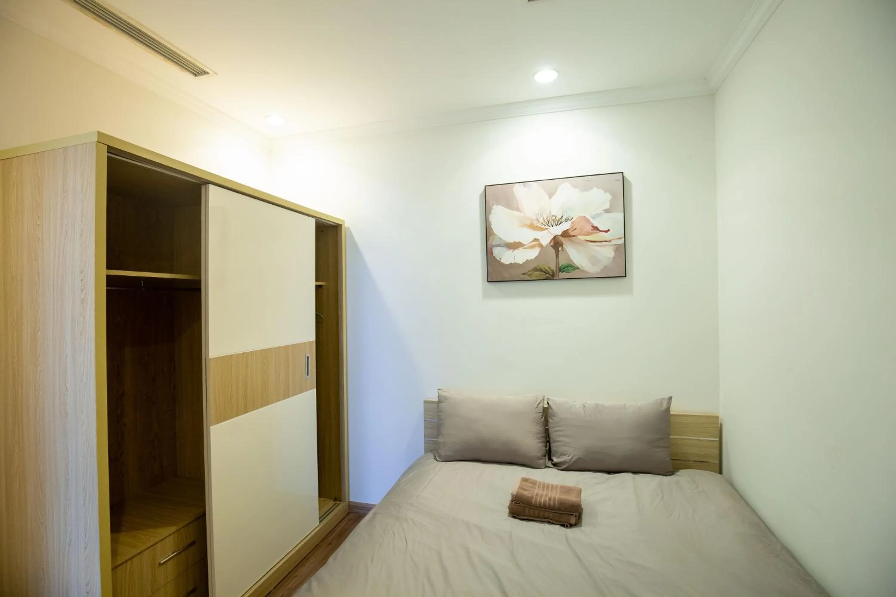 Bed in Full House Times City