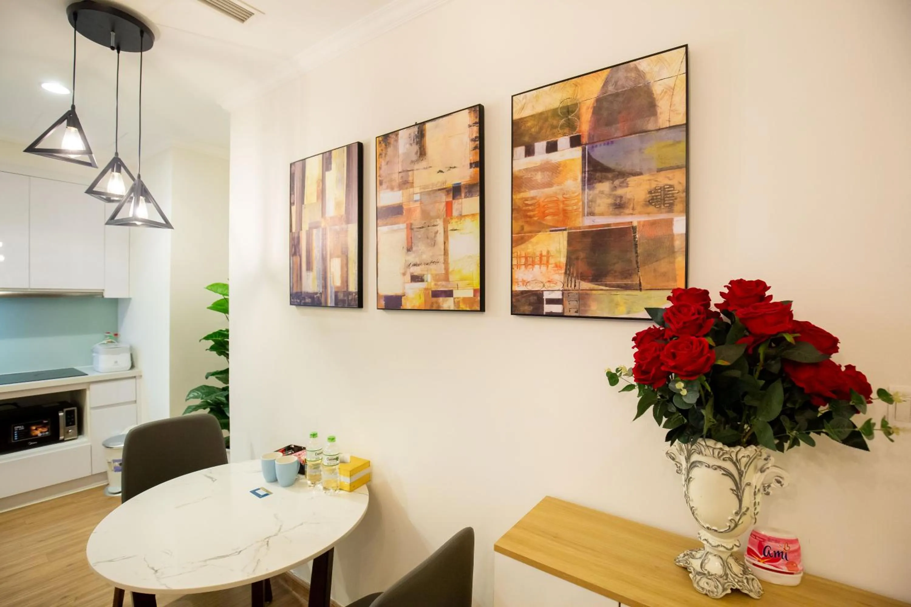 Dining area in Full House Times City