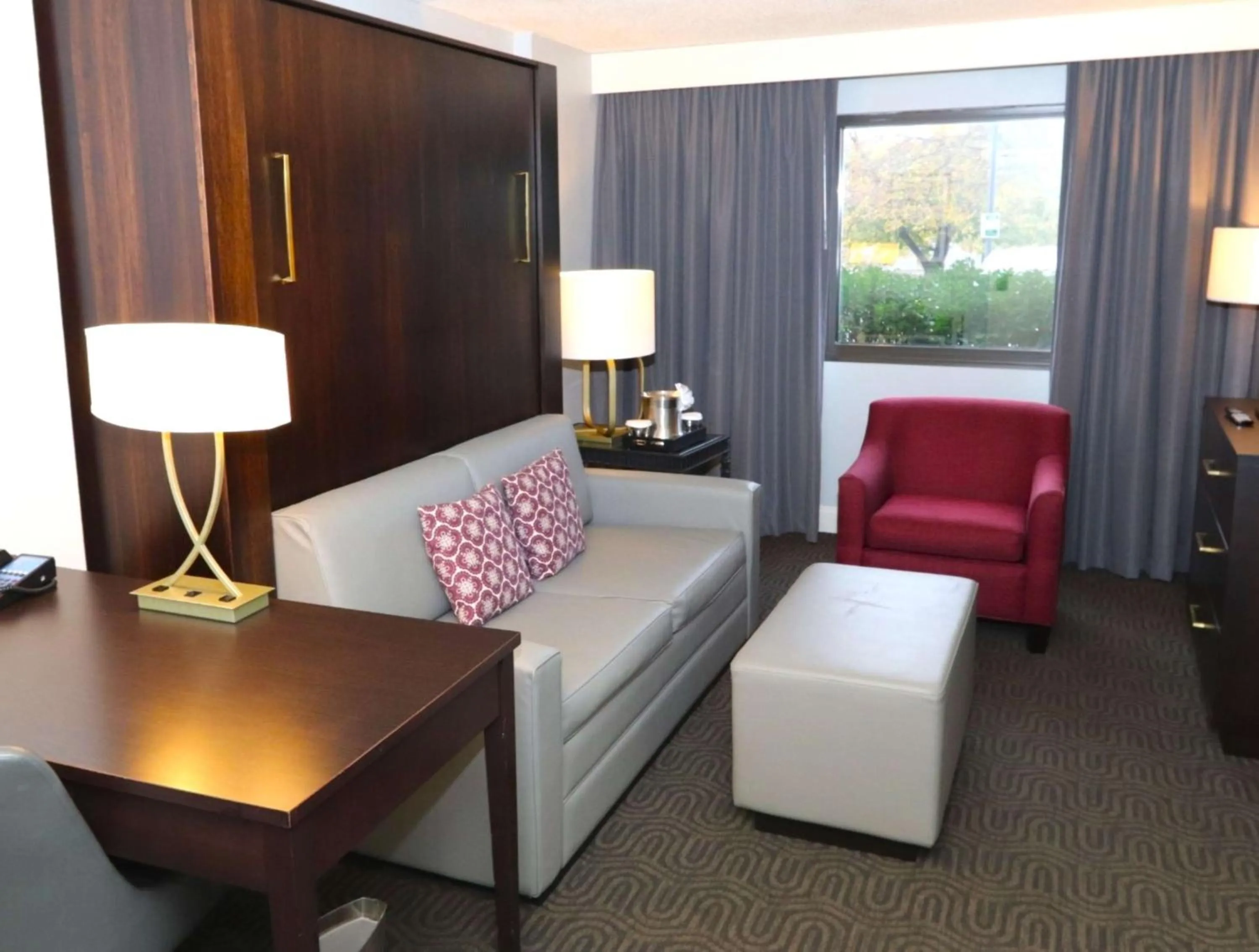 Living room in Hilton Suites Brentwood