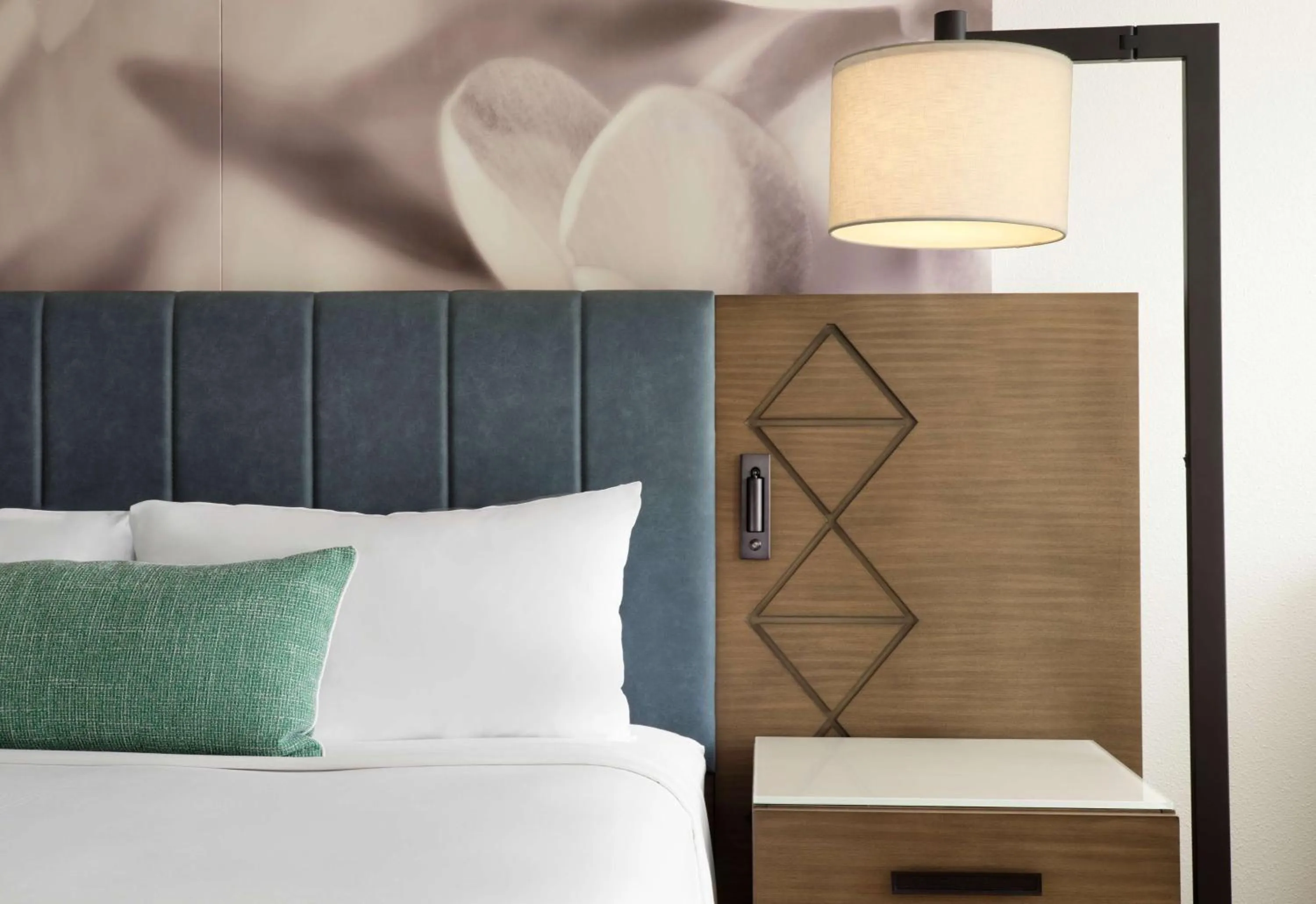 Bedroom, Bed in The Royal Sonesta Kauai Resort Lihue