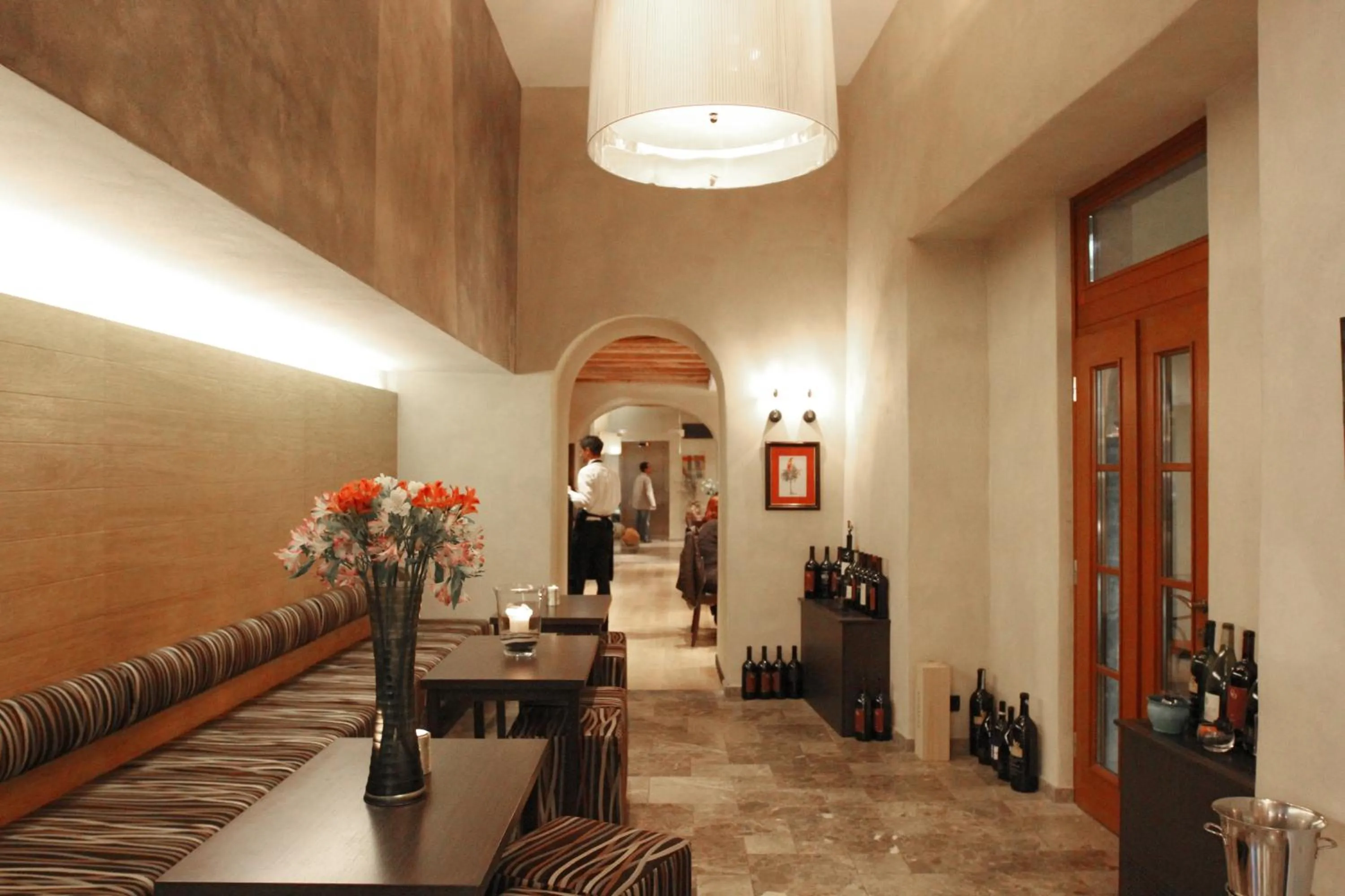 Restaurant/places to eat in Heritage Hotel Kukuriku