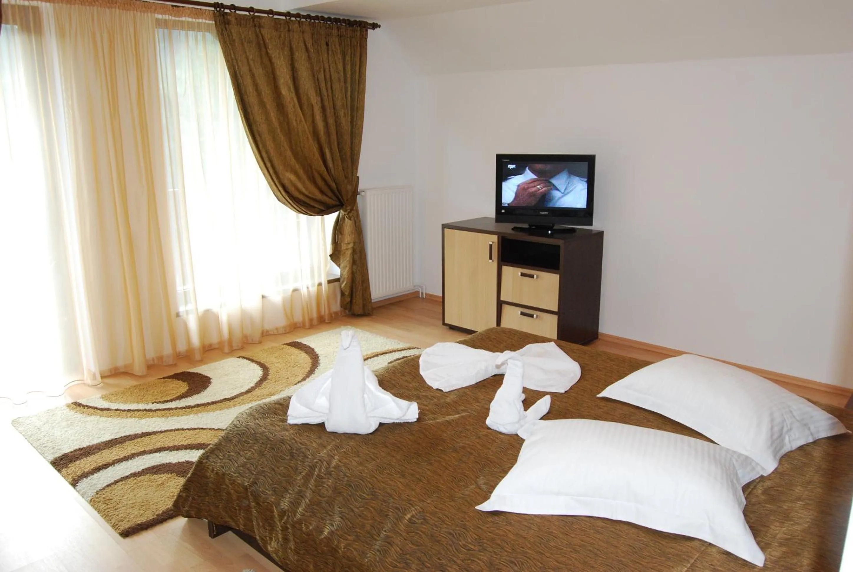 TV and multimedia, Bed in Hotel boutique Garden Resort by Brancoveanu