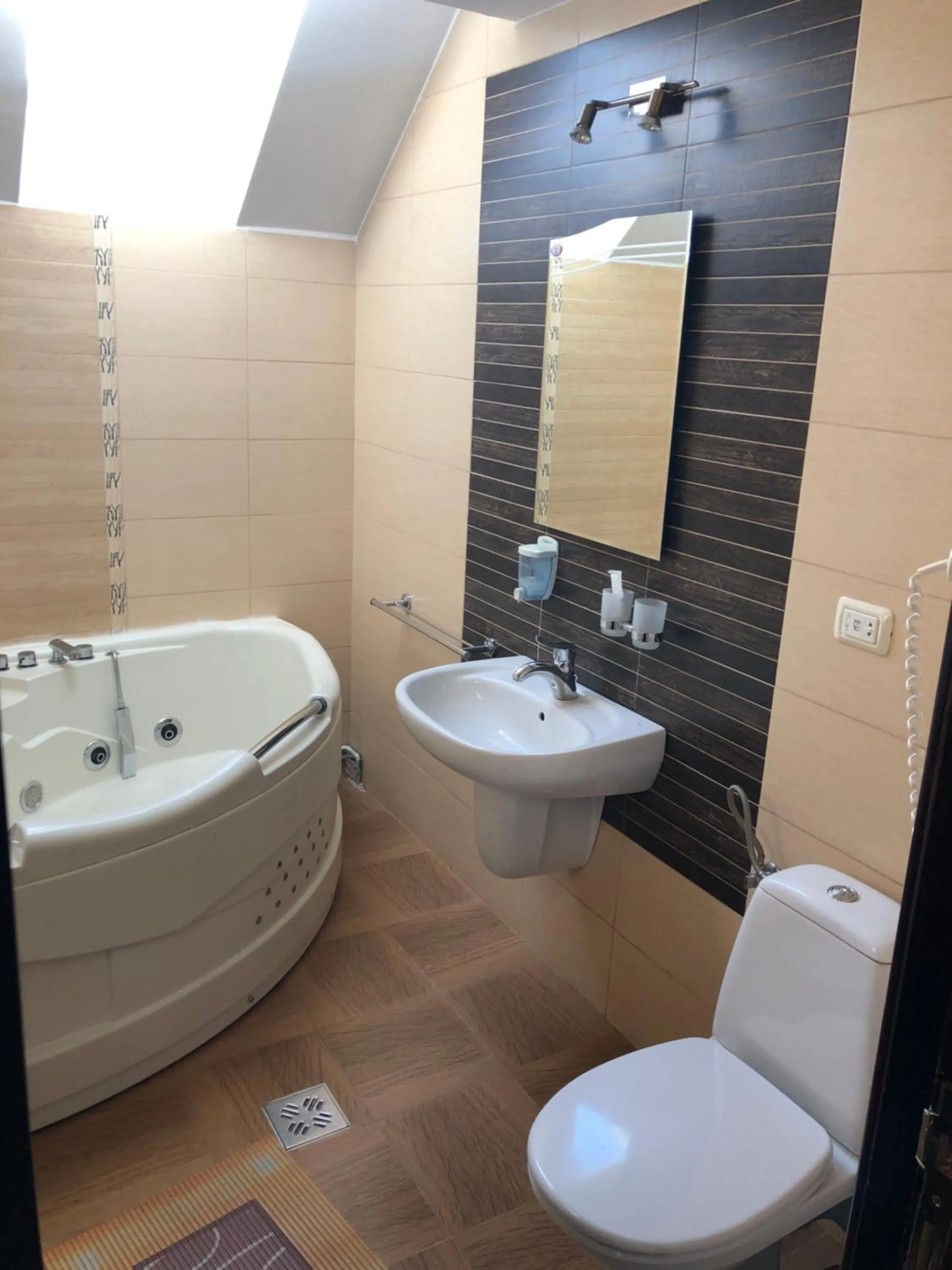 Toilet in Hotel boutique Garden Resort by Brancoveanu