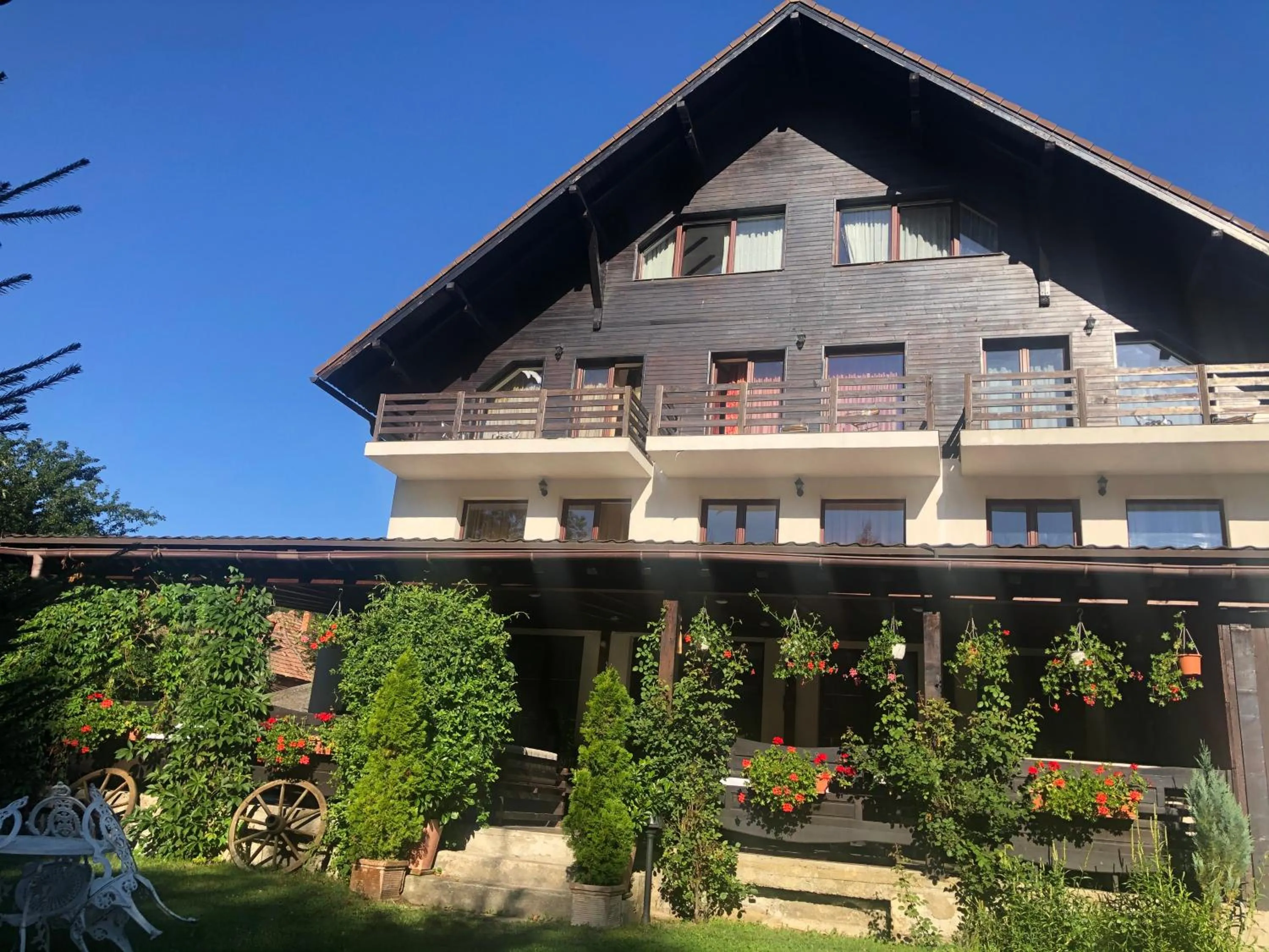 Property building in Hotel boutique Garden Resort by Brancoveanu