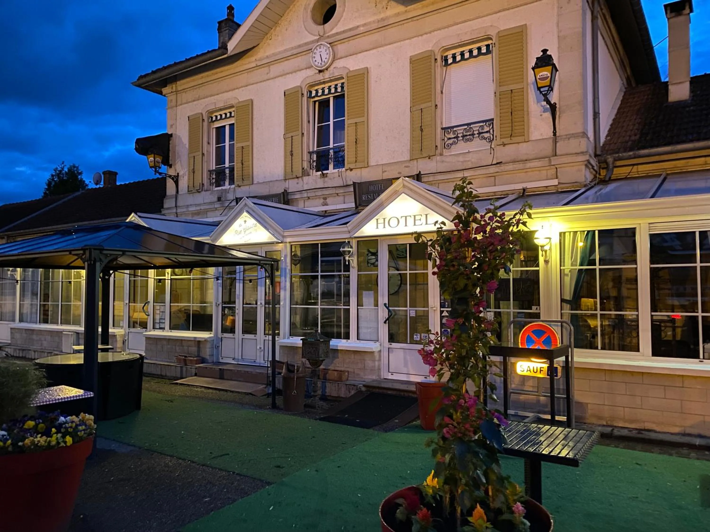 Property building in Logis Hotel de la Gare