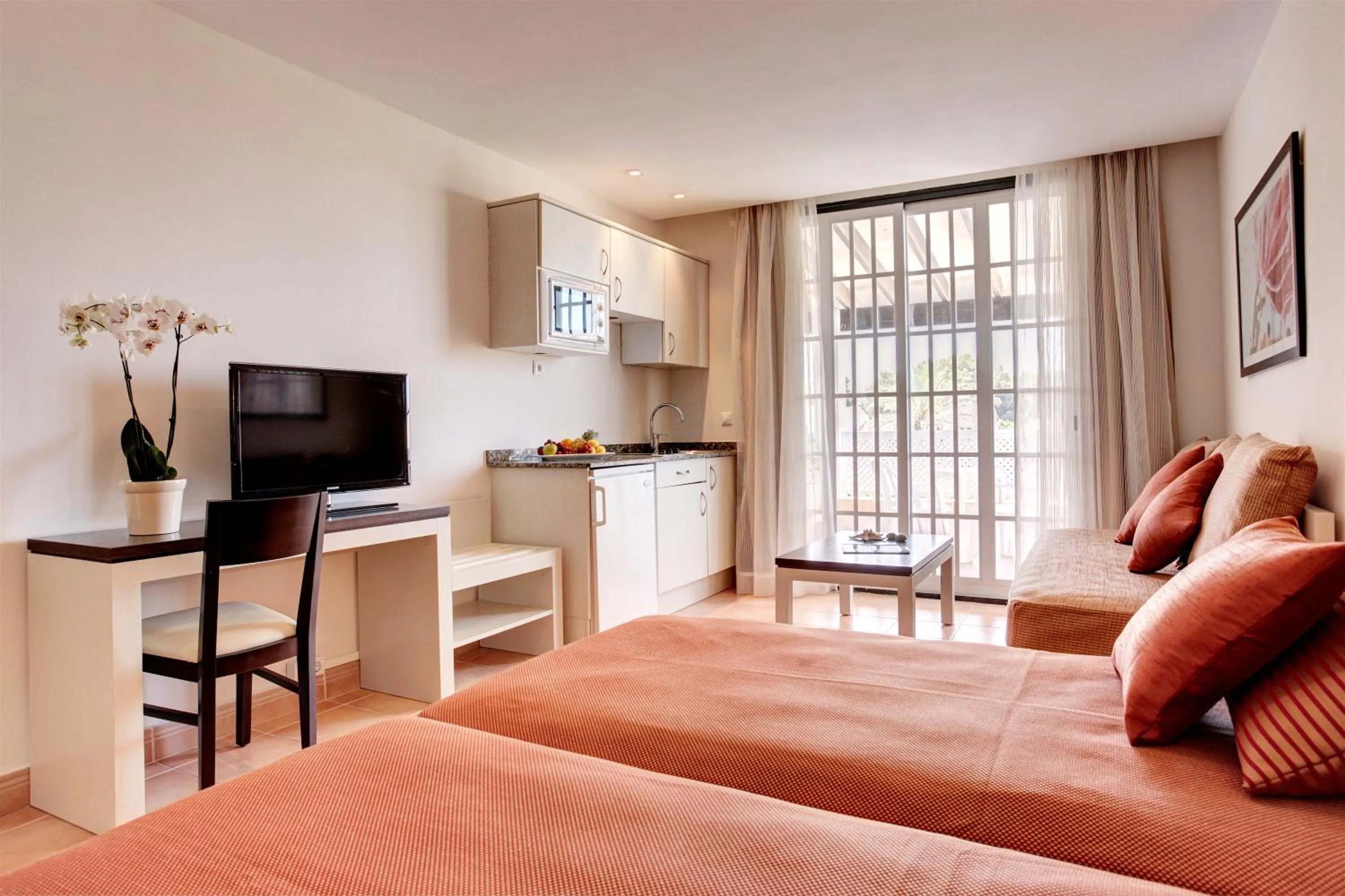 Bedroom, Bed in Grupotel Club Menorca