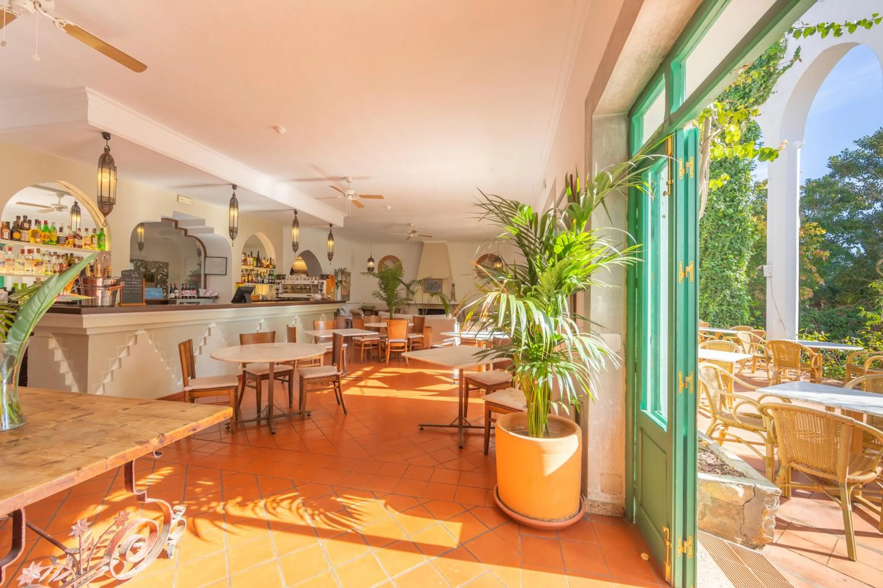 Lounge or bar in Hurricane Beach Hotel