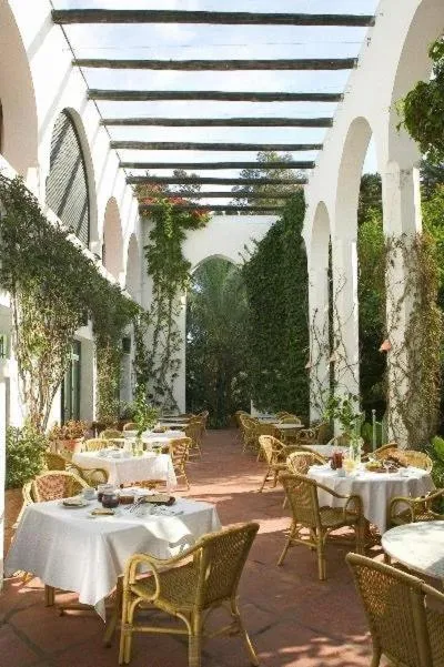 Restaurant/Places to Eat in Hurricane Beach Hotel