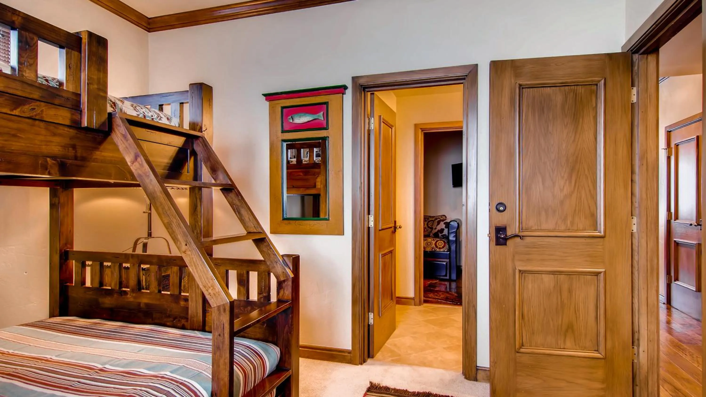 Bed in Highlands Lodge #107