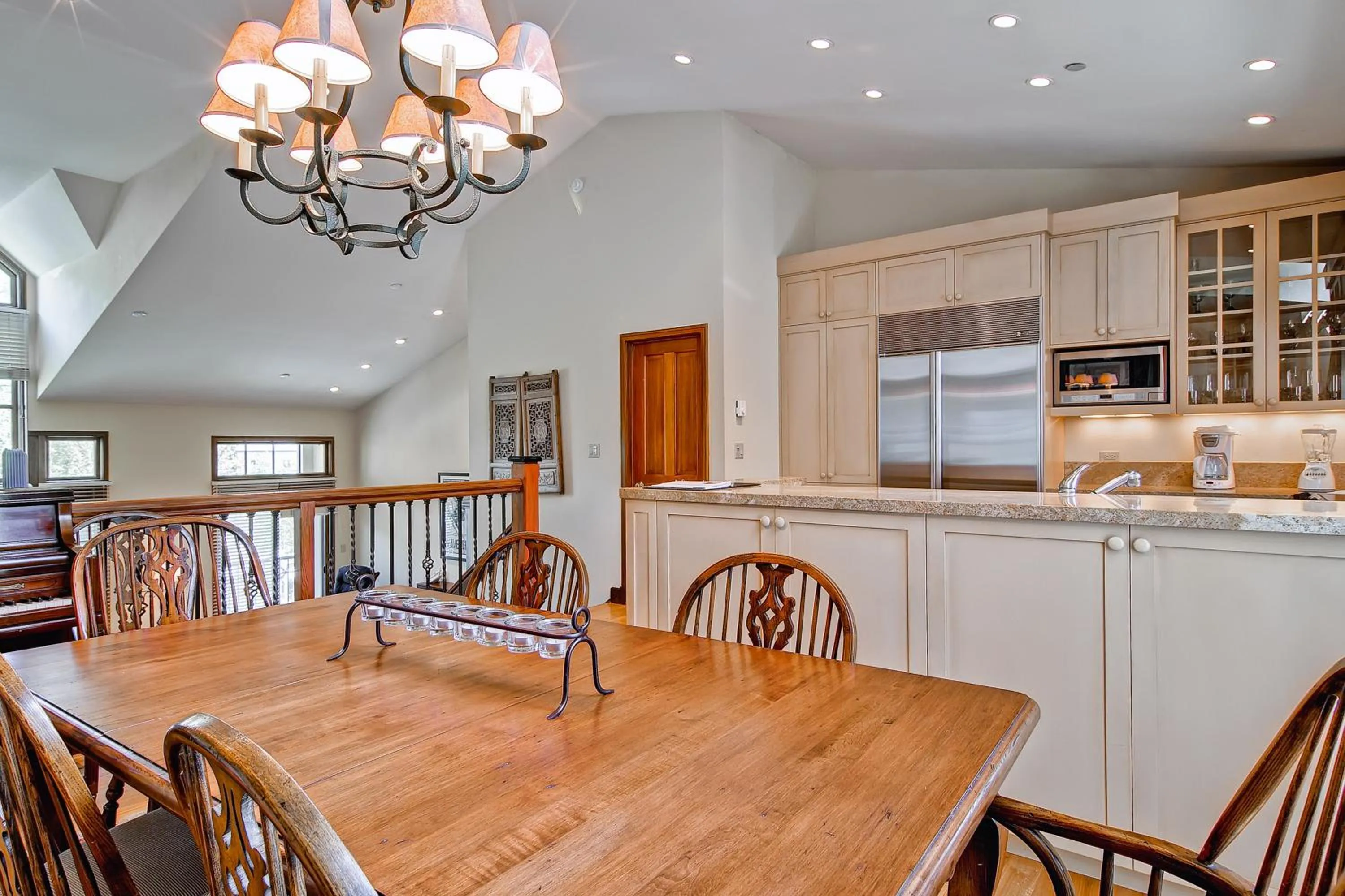 Dining Area in Highlands Lodge #107