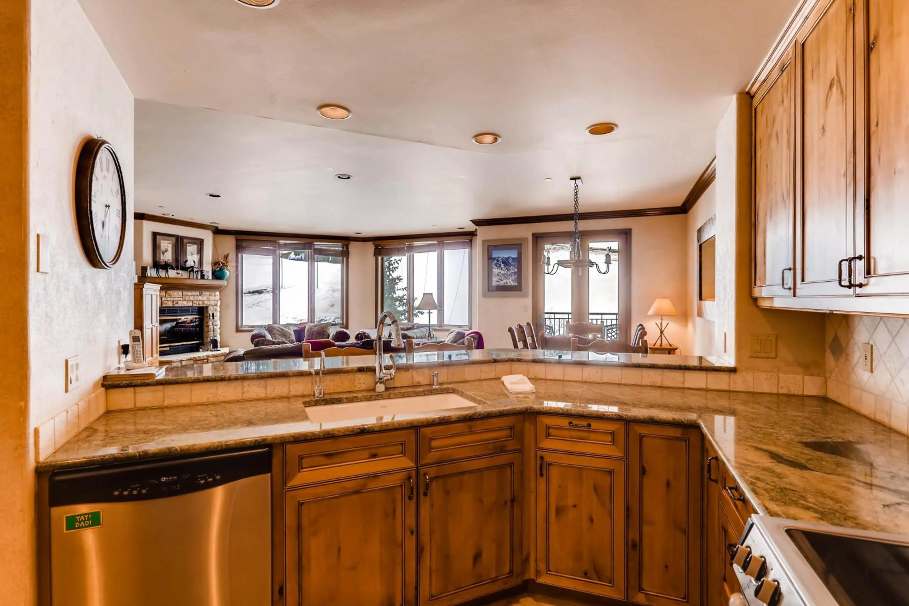 Restaurant/Places to Eat in Highlands Lodge #107