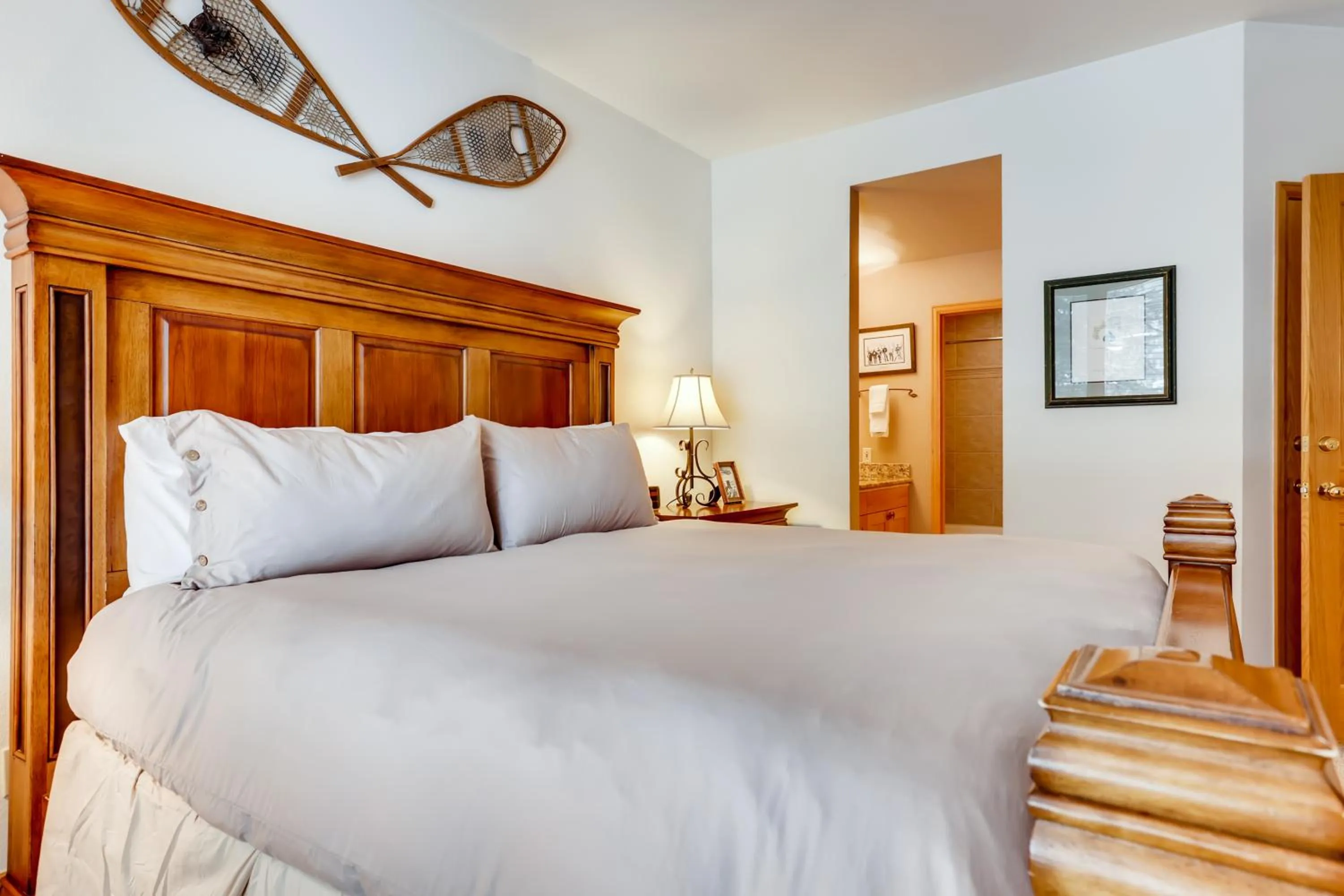 Bed in Highlands Lodge #107