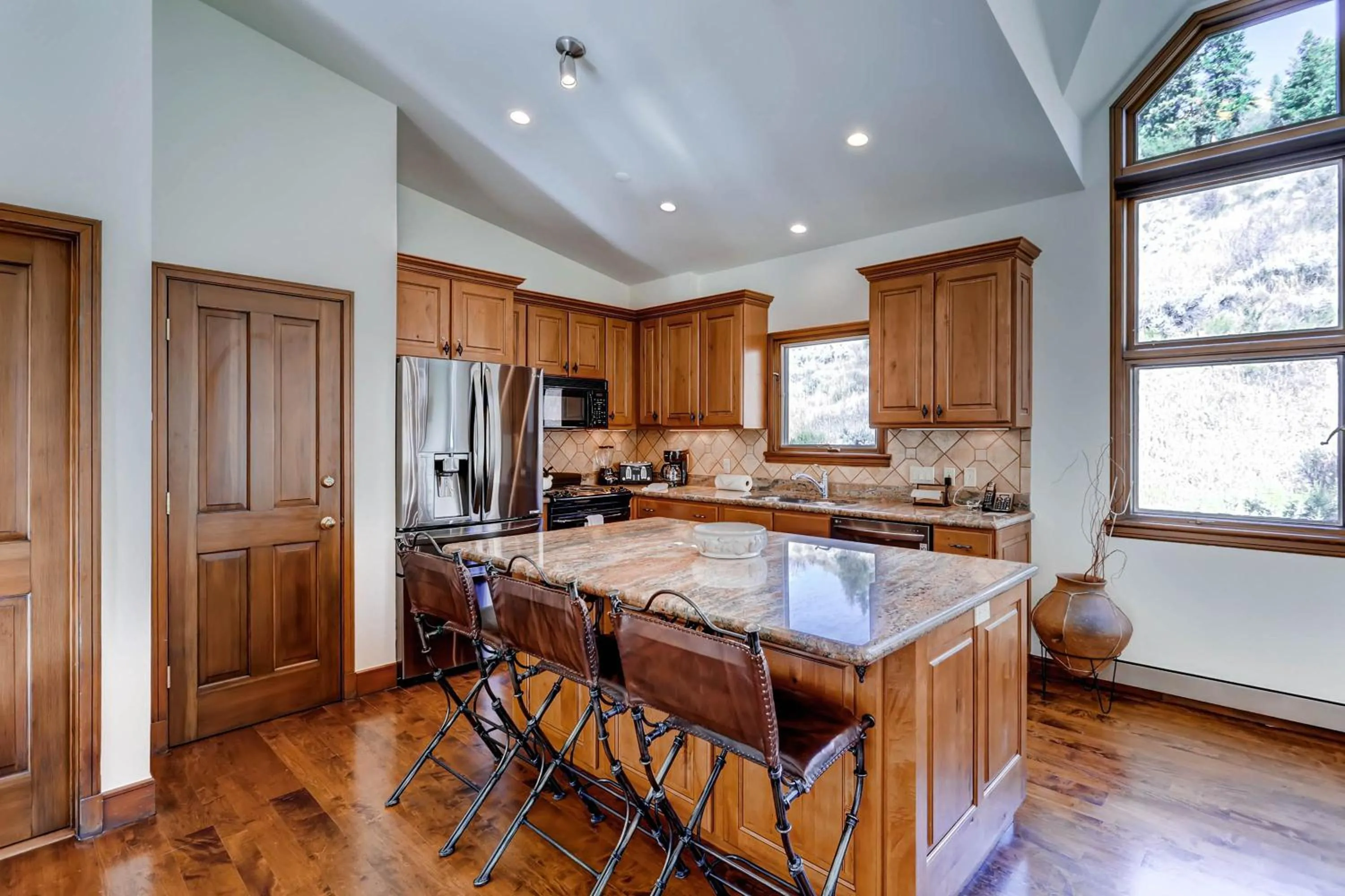 Dining Area in Highlands Lodge #107