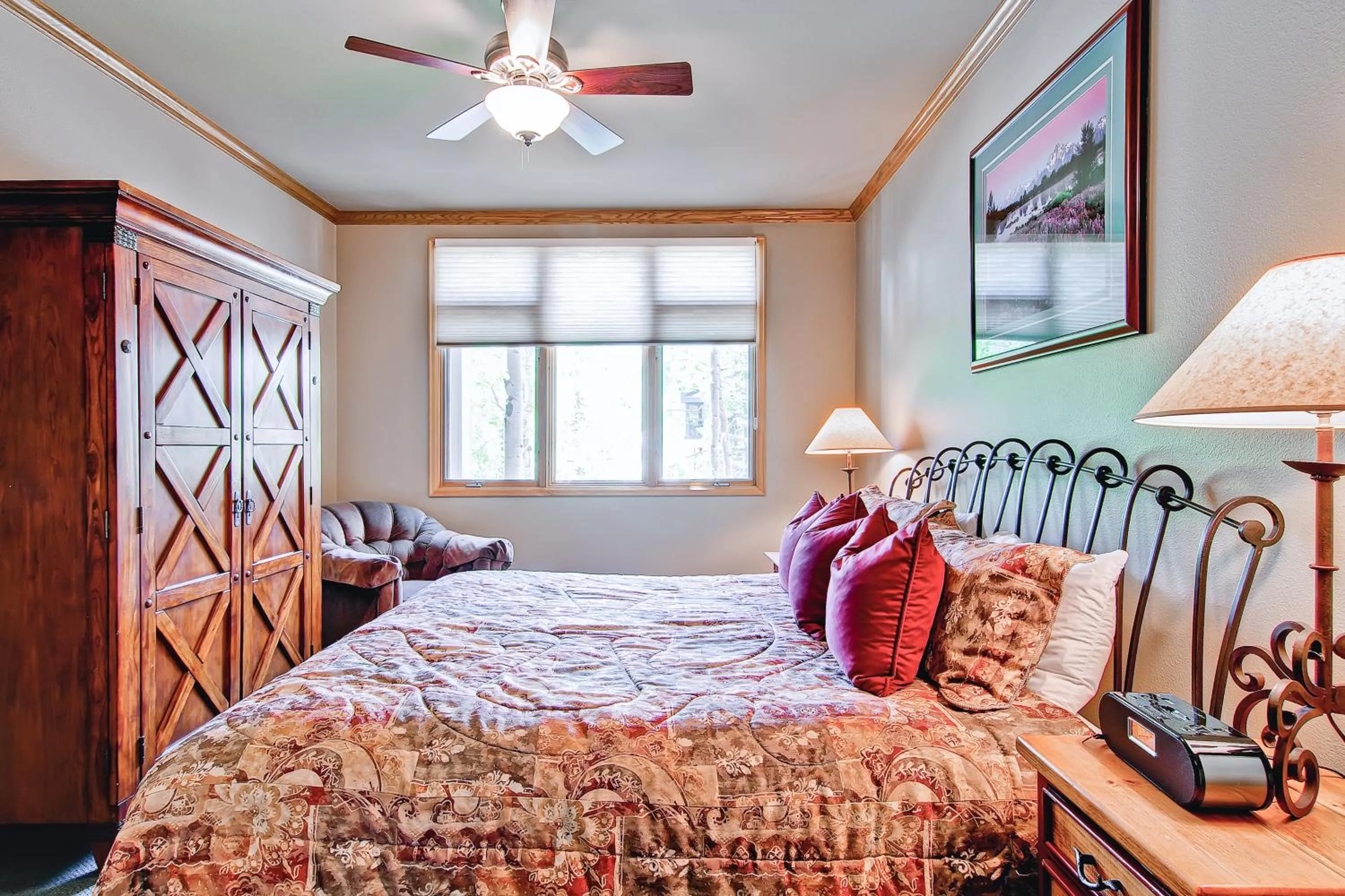 Bed in Highlands Lodge #107