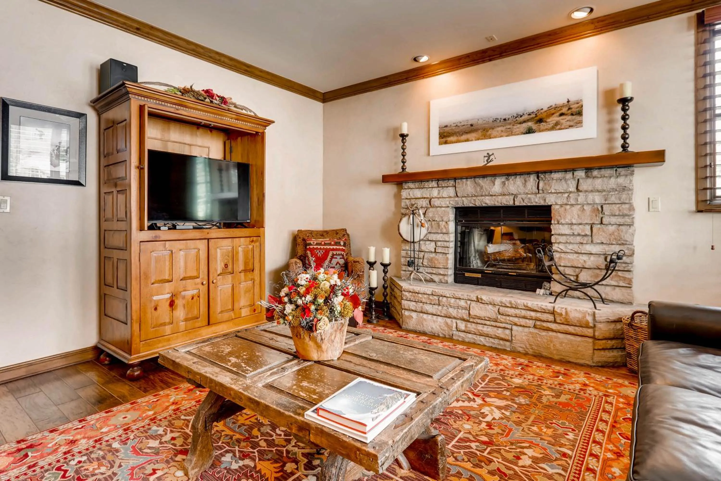 Seating Area in Highlands Lodge #107