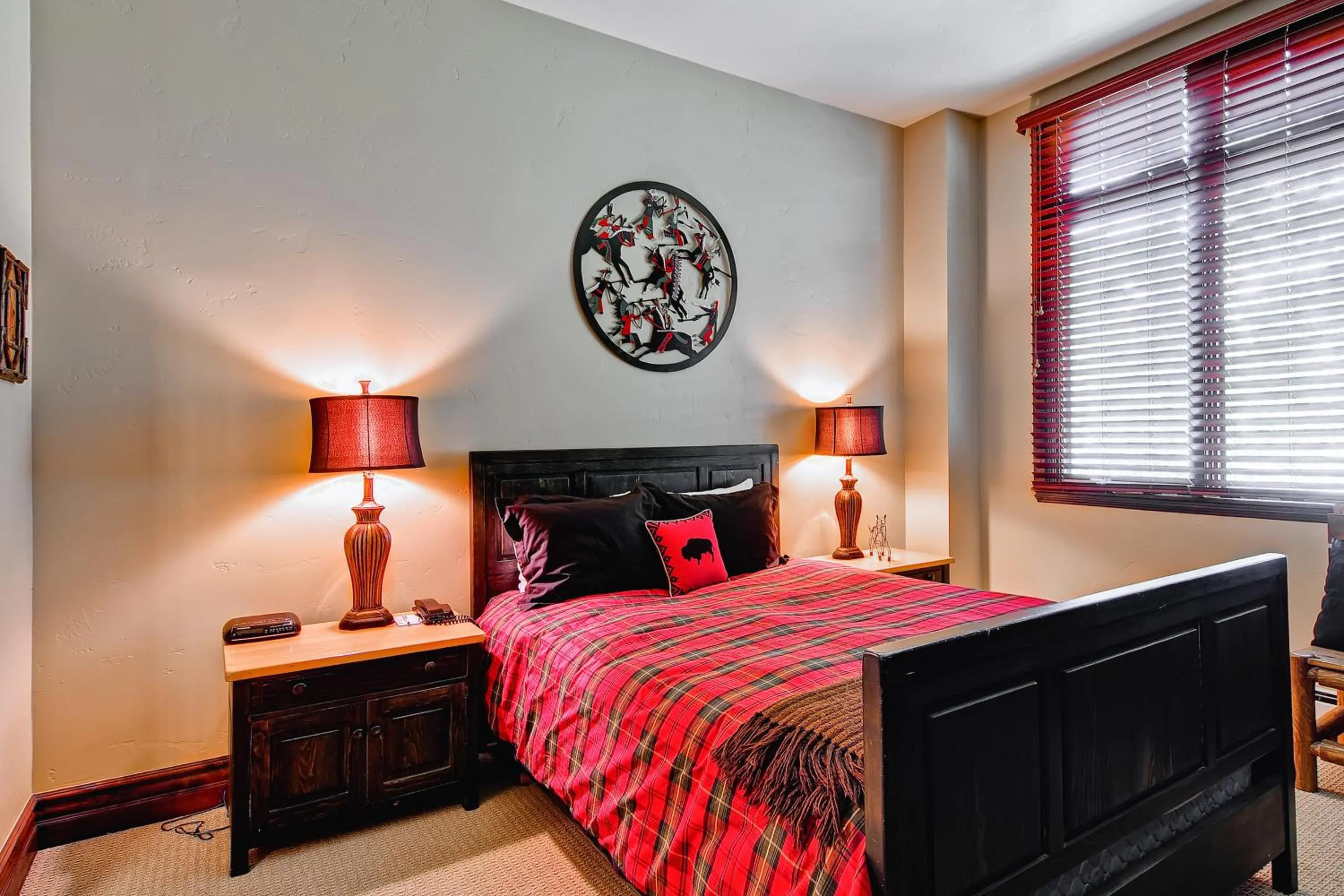 Bed in Highlands Lodge #107