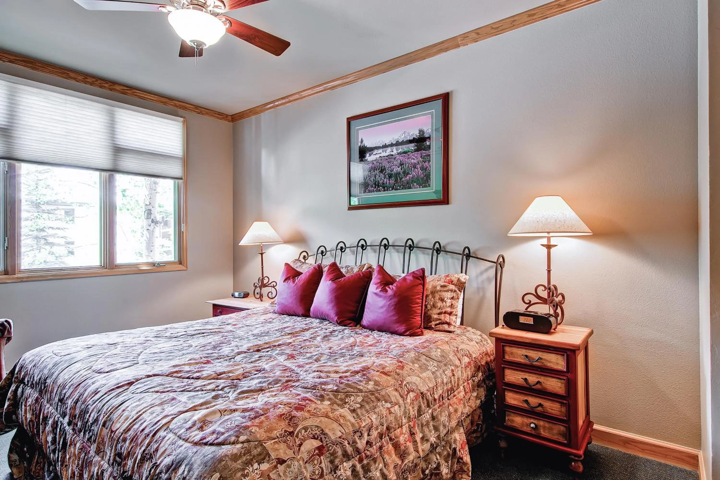 Bed in Highlands Lodge #107