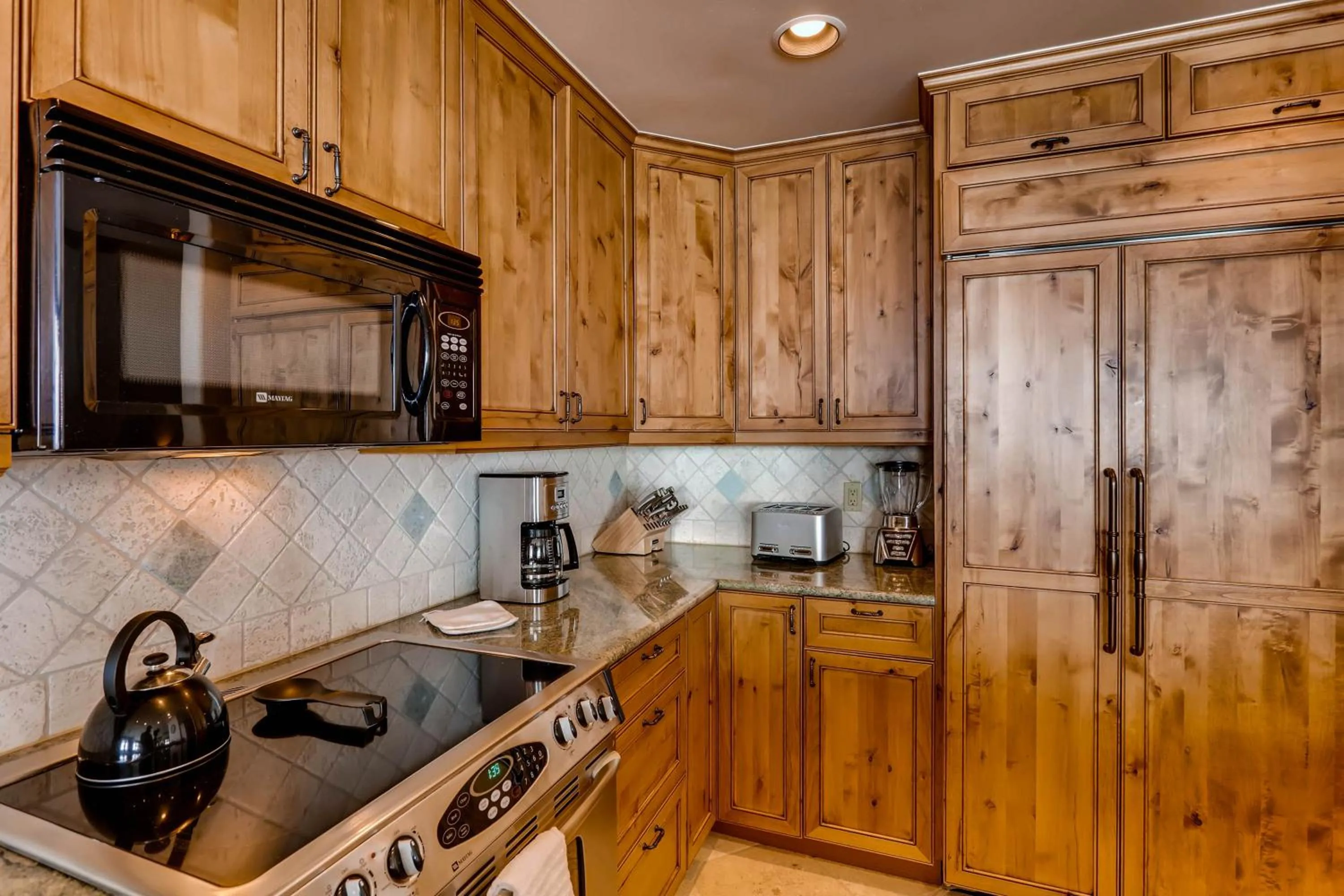 Kitchen/Kitchenette in Highlands Lodge #107