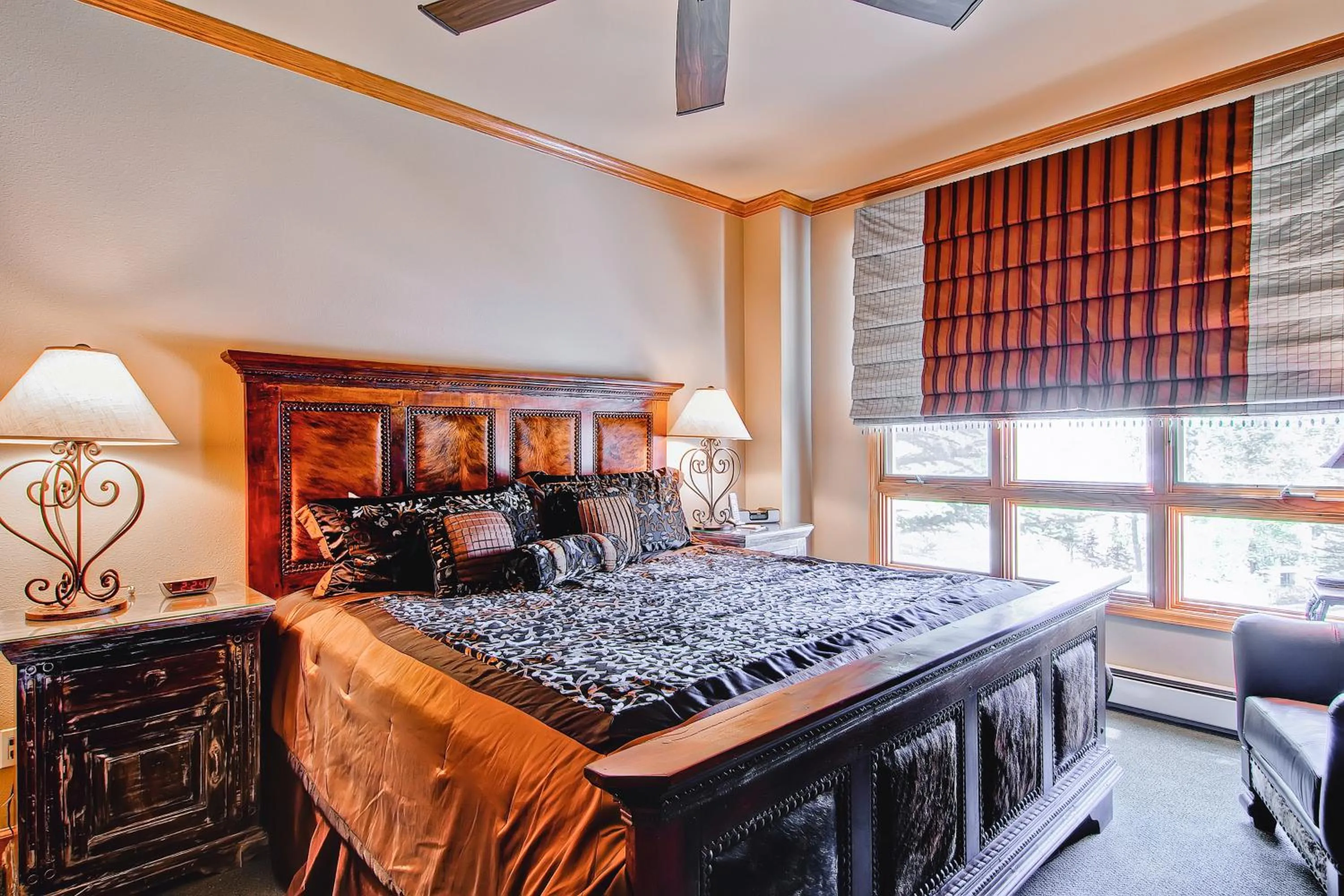 Bed in Highlands Lodge #107