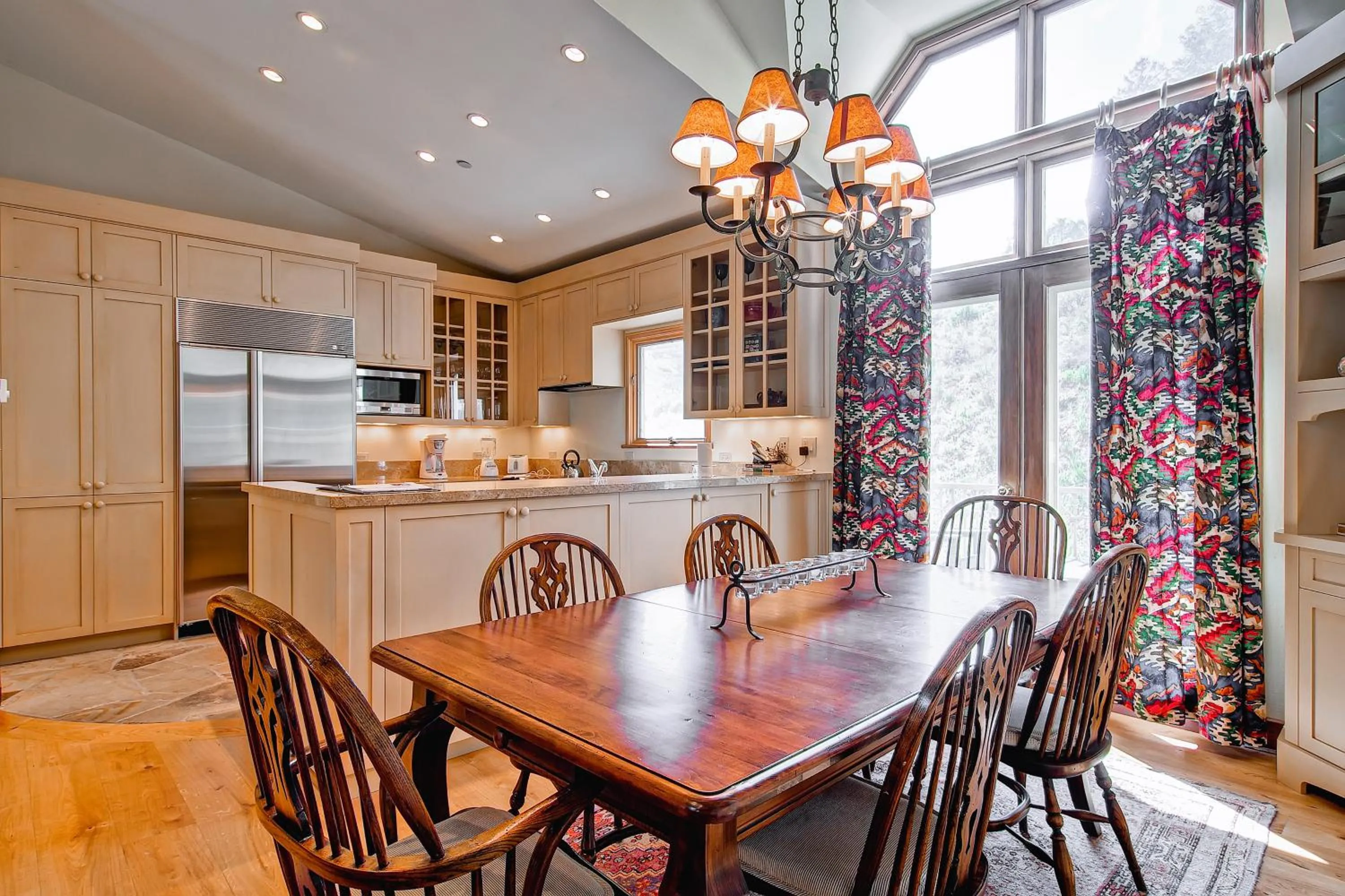 Dining Area in Highlands Lodge #107