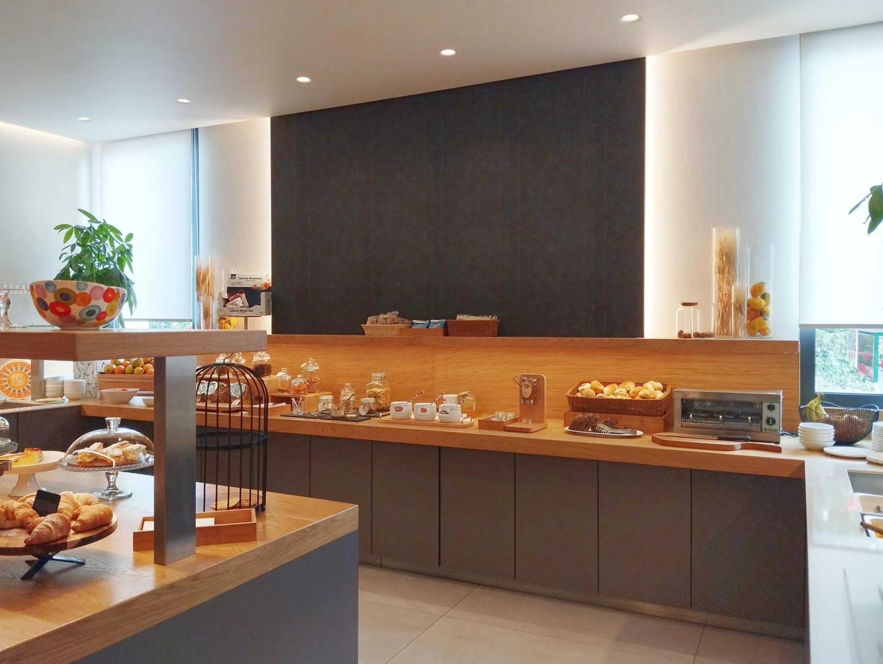 Breakfast in Hotel Calinferno