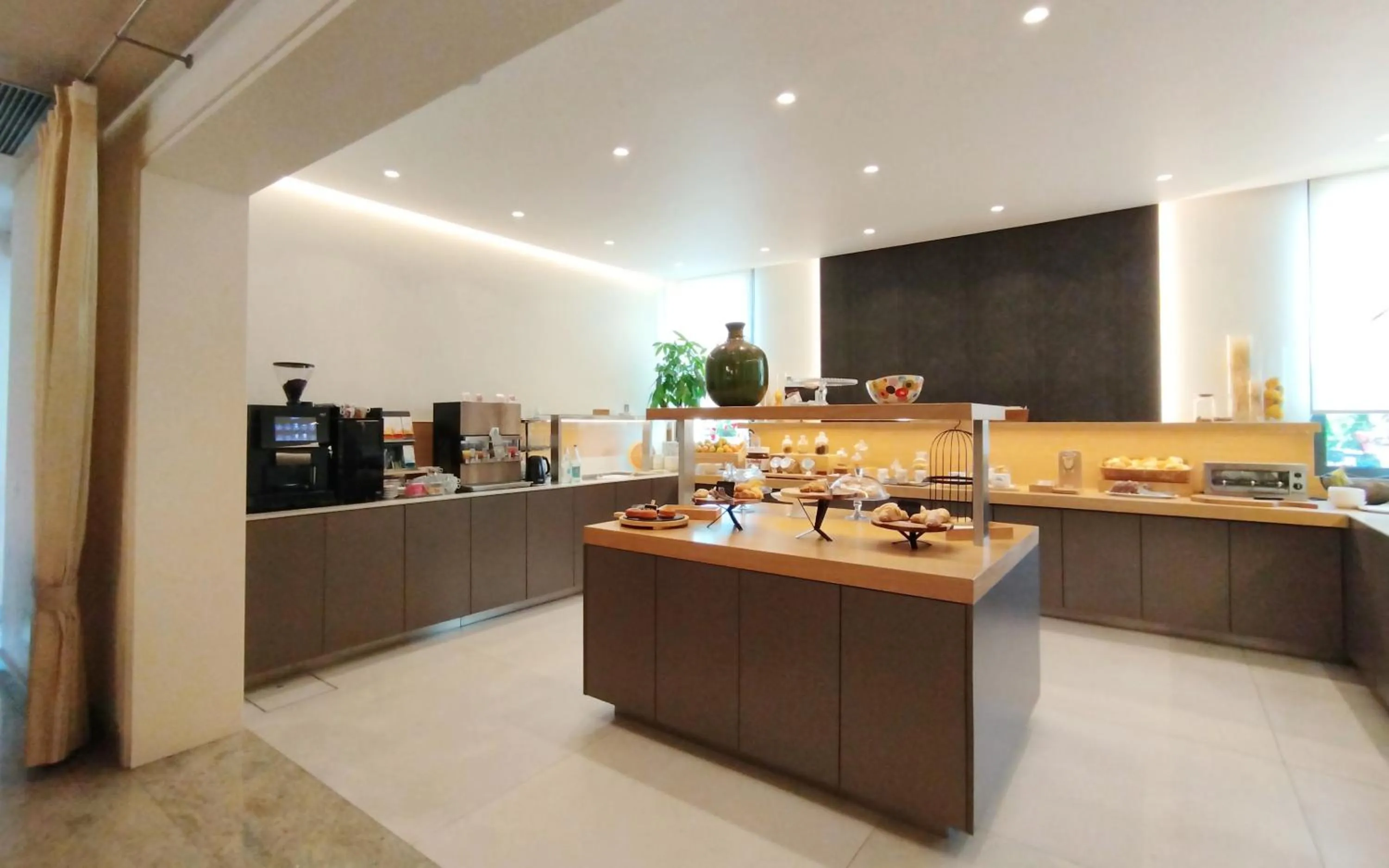 Breakfast in Hotel Calinferno