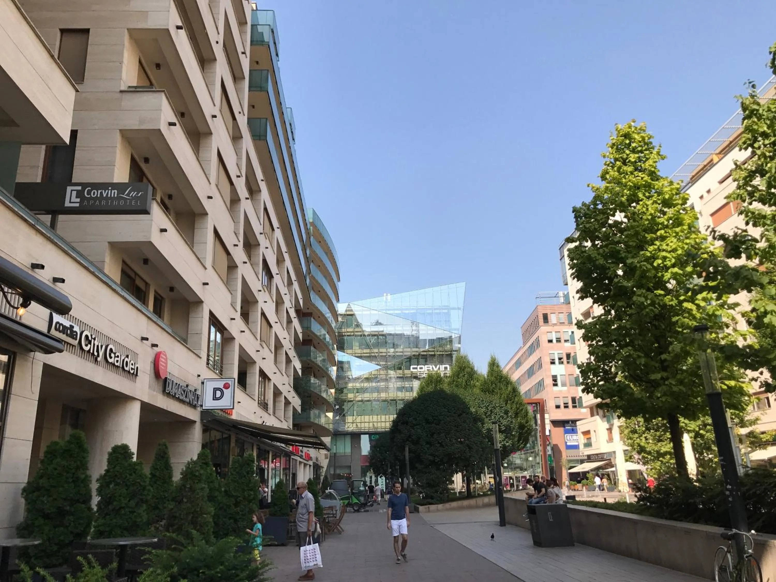 Quiet street view in Corvin Rose Apartment Hotel