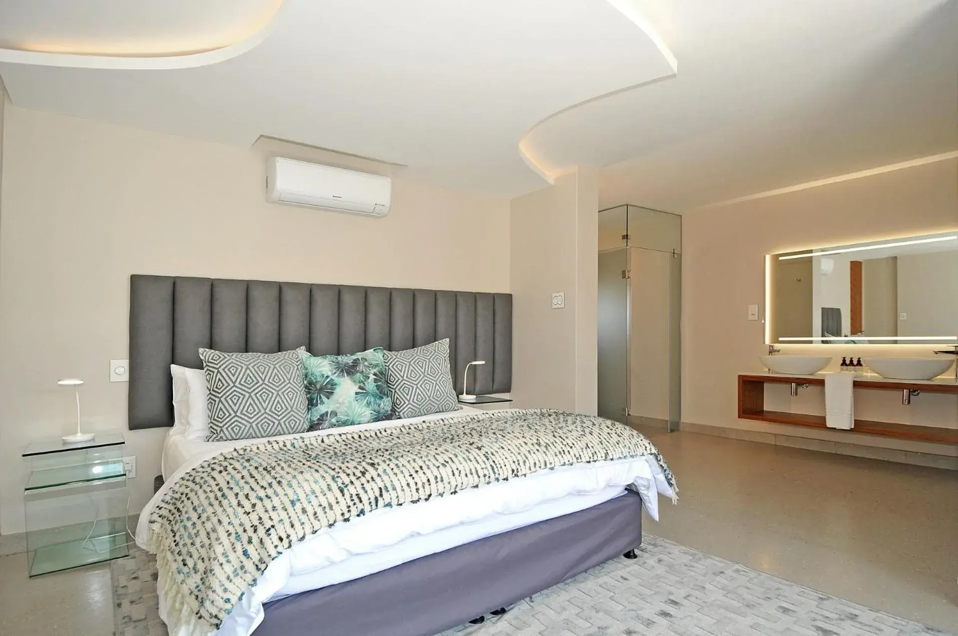 Deluxe Double or Twin Room with Mountain View in 7 on Marine Deluxe Double or Twin Room with Mountain View in 7 on Marine