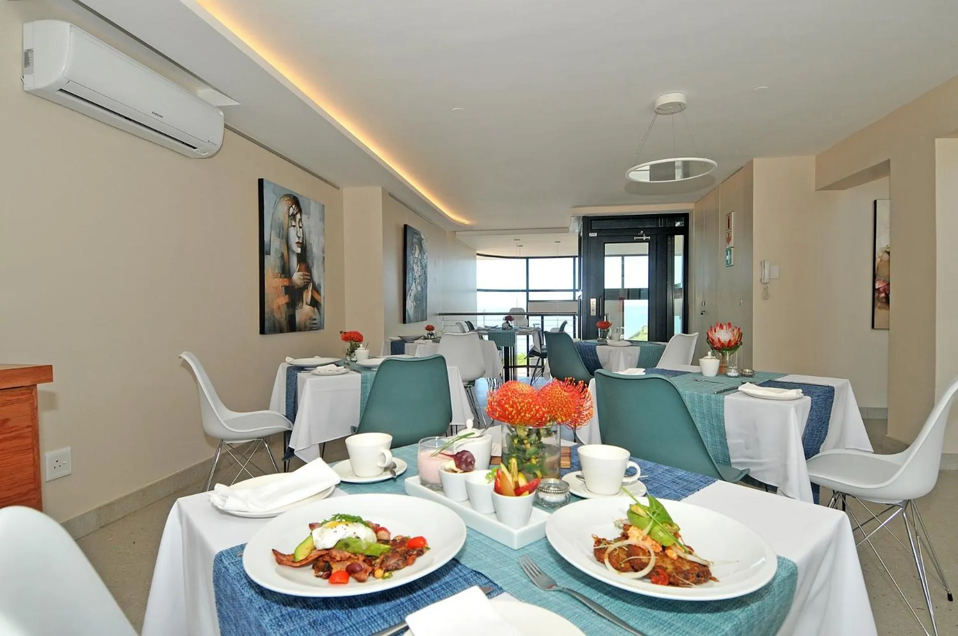 Restaurant/places to eat in 7 on Marine