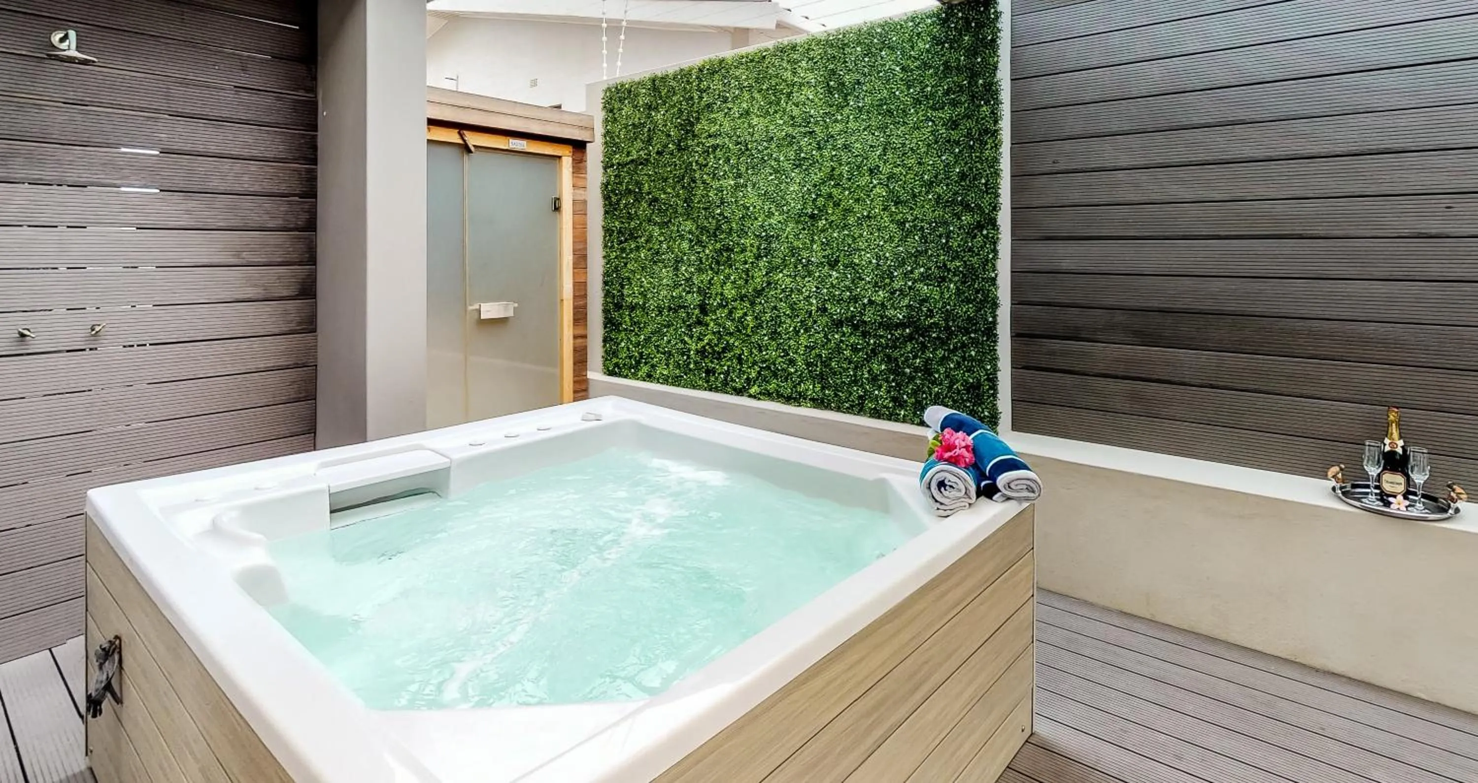 Hot Tub in 7 on Marine