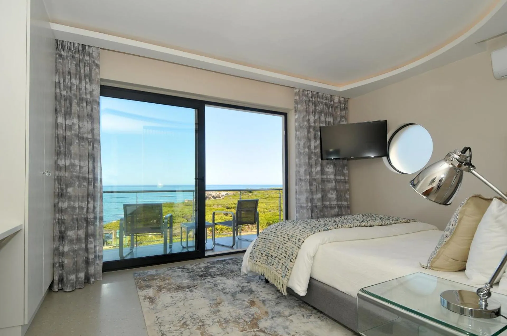 Sea view, Bed in 7 on Marine