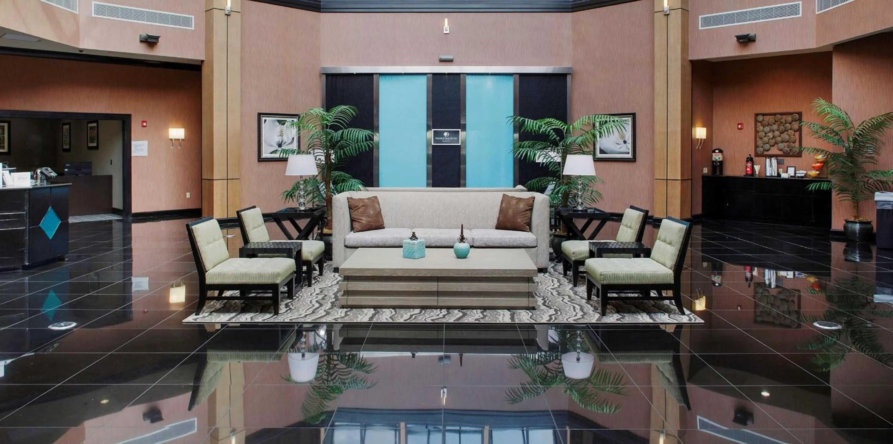 Lobby or reception in DoubleTree Suites by Hilton Bentonville