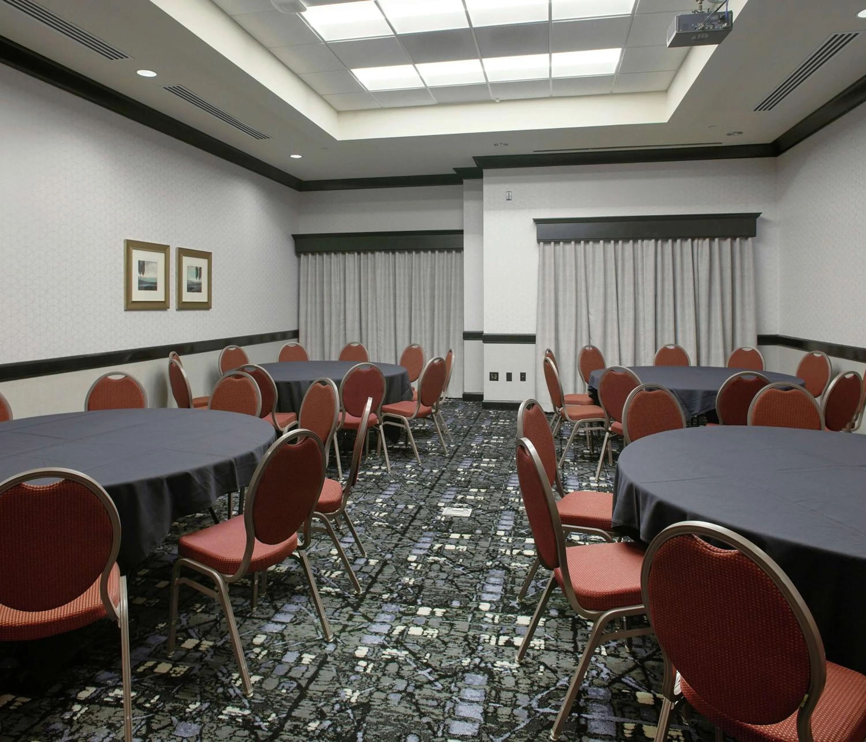 Meeting/conference room in DoubleTree Suites by Hilton Bentonville